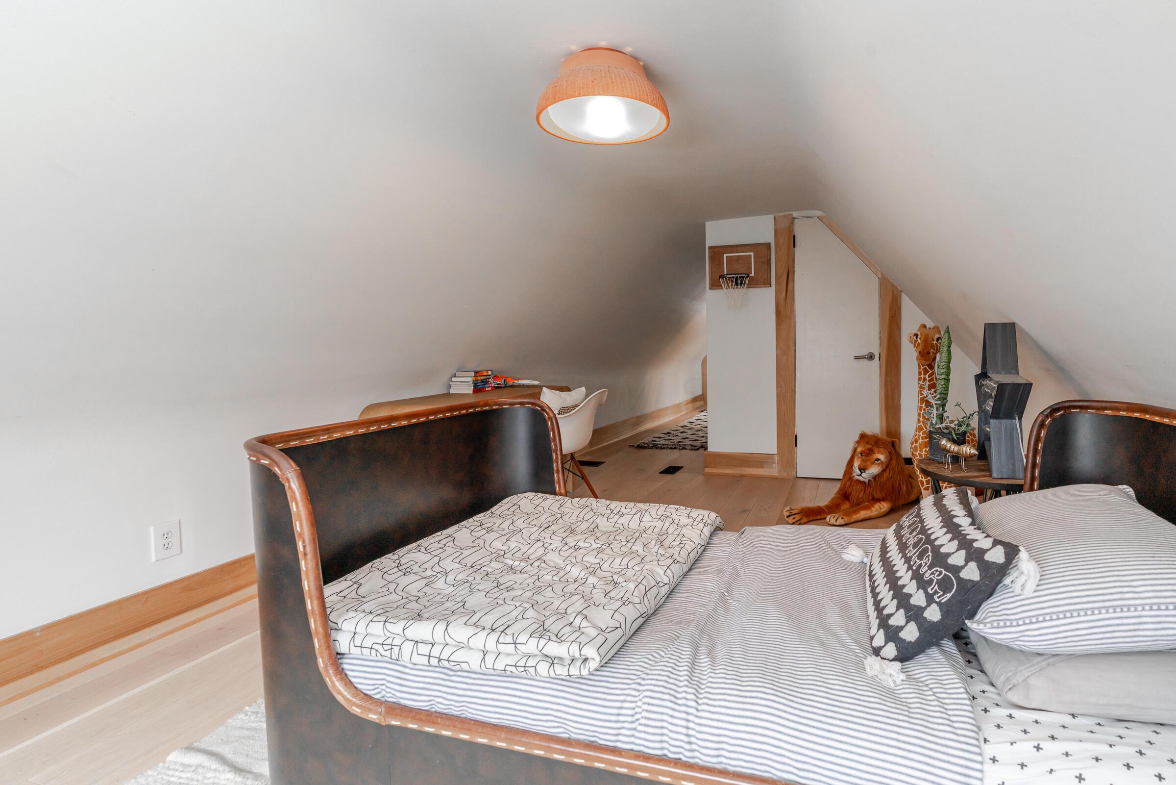 186 E Sycamore Street