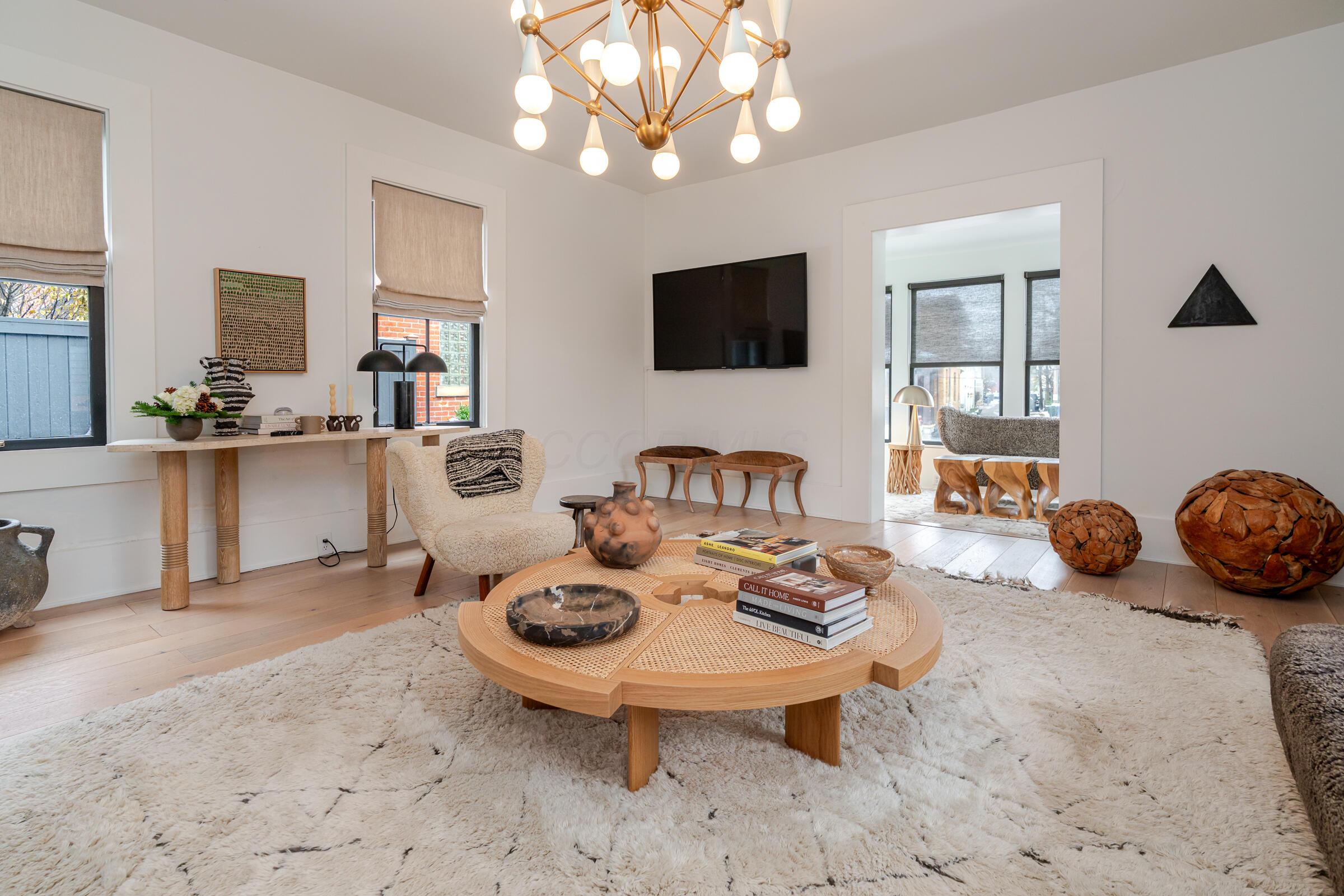 186 E Sycamore Street