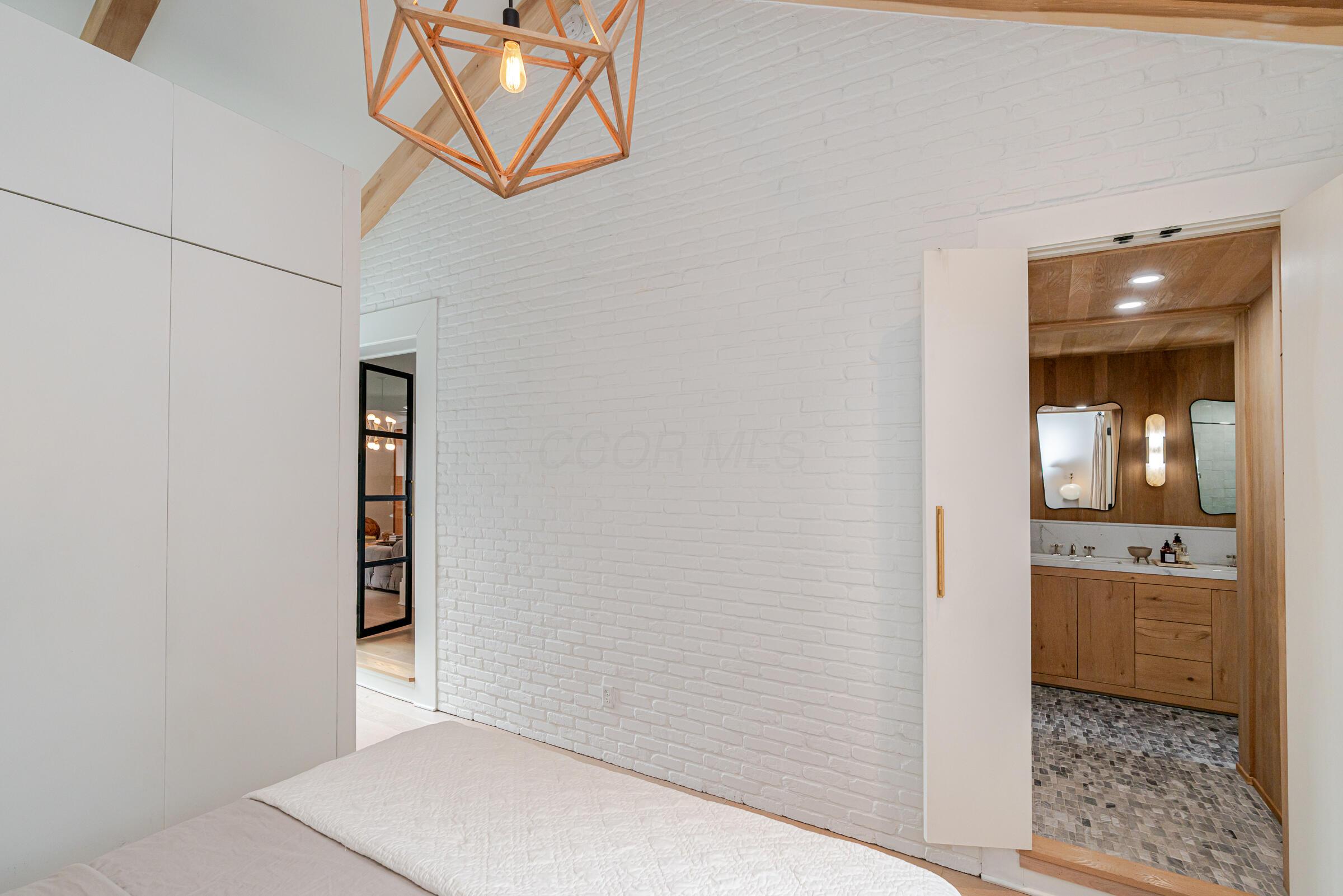 186 E Sycamore Street