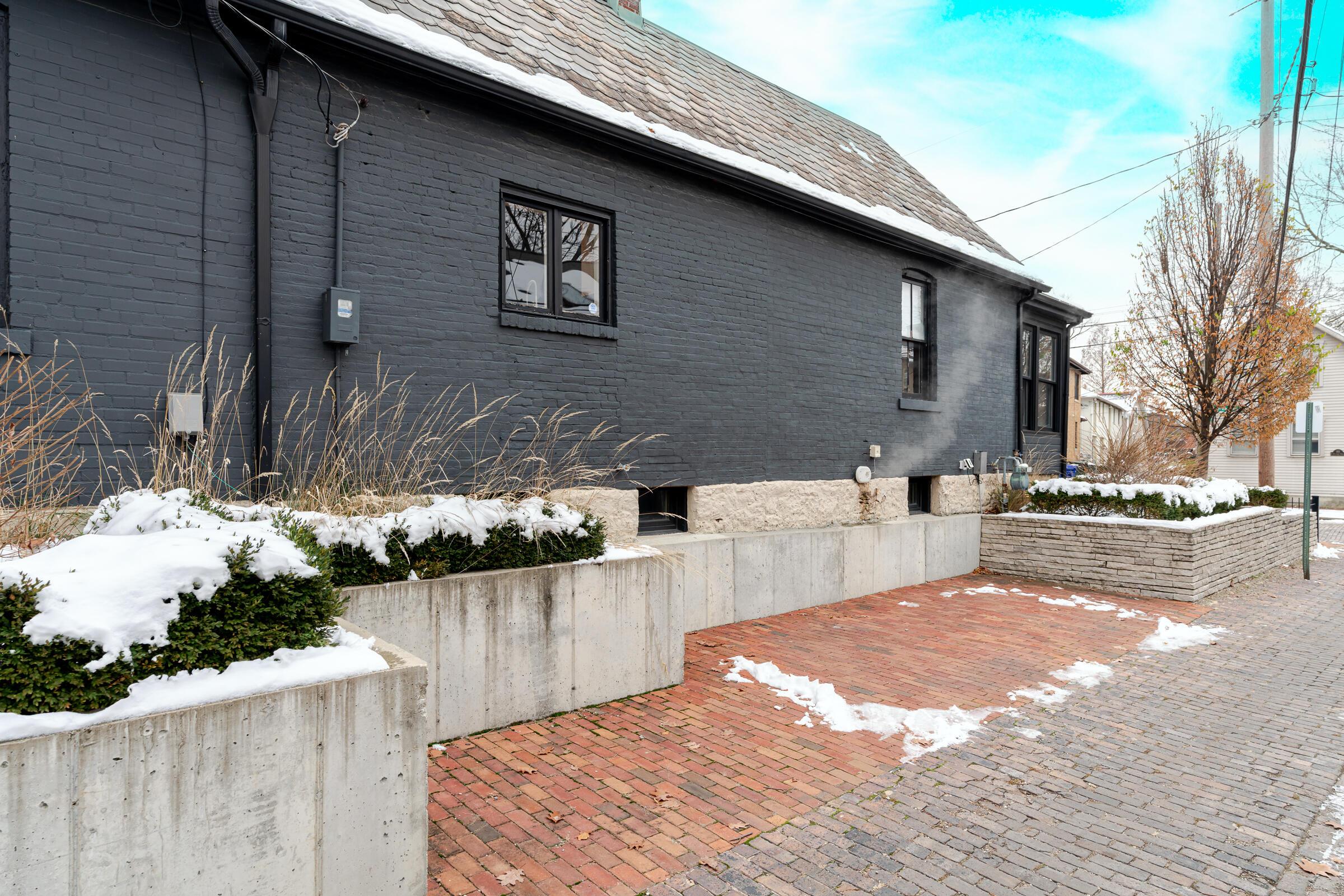 186 E Sycamore Street