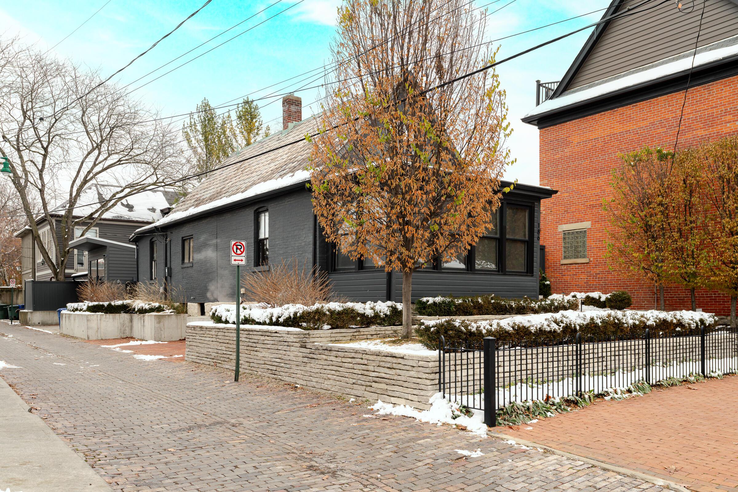 186 E Sycamore Street