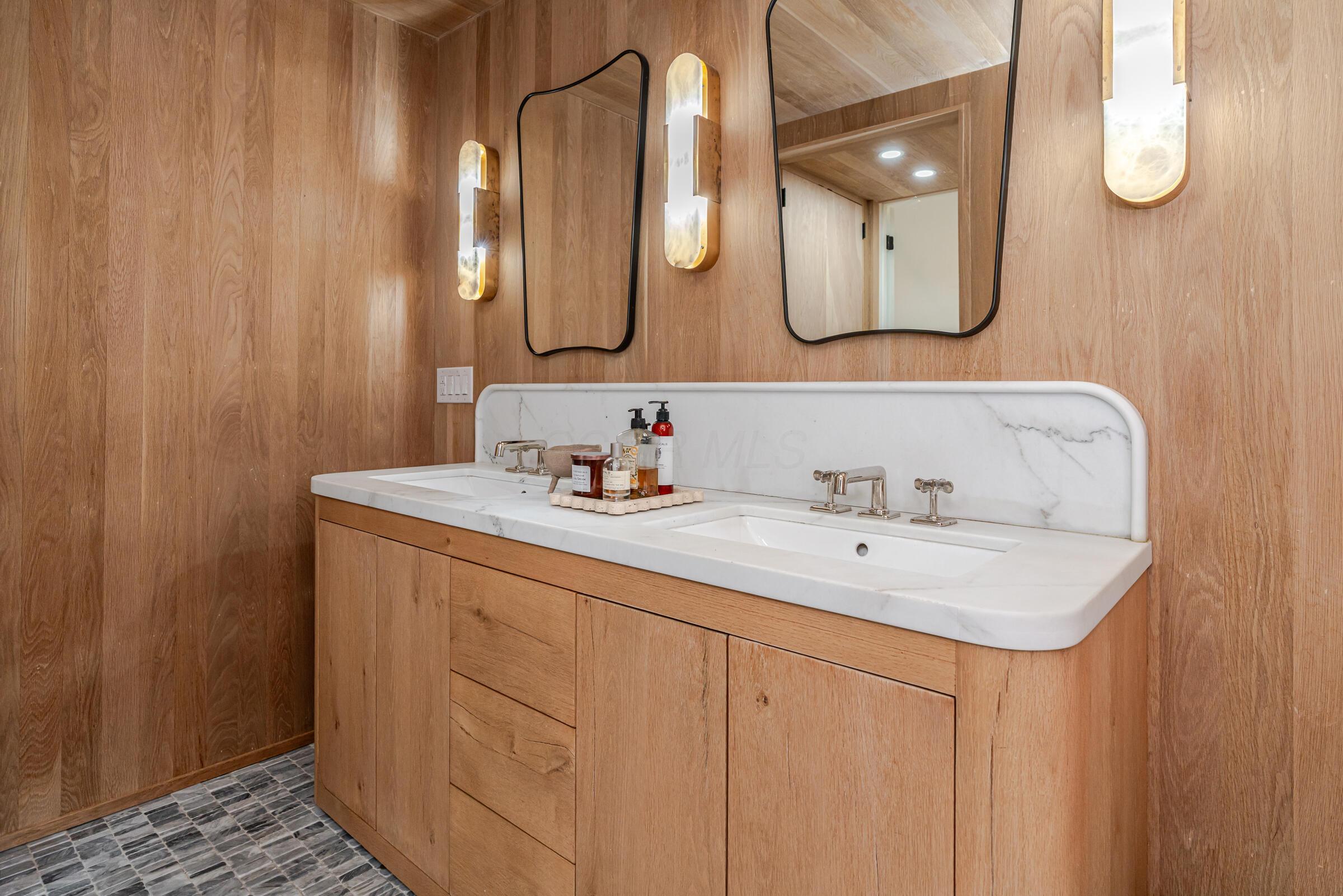 186 E Sycamore Street