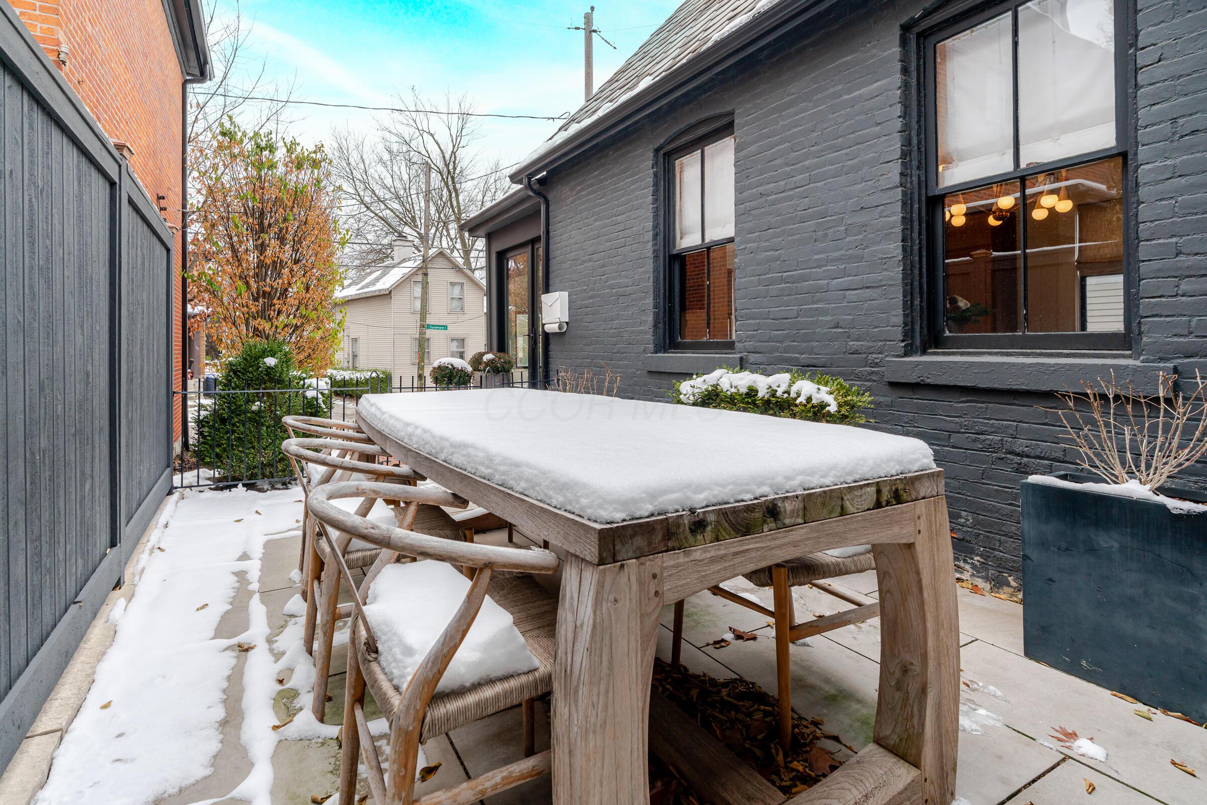 186 E Sycamore Street