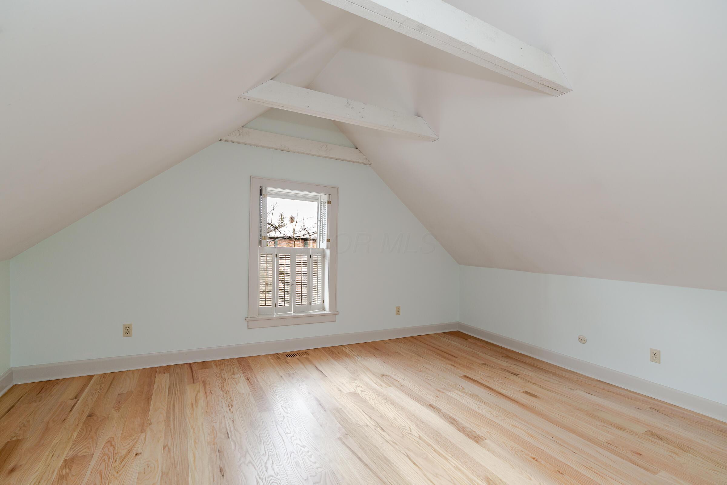 242 E Sycamore Street