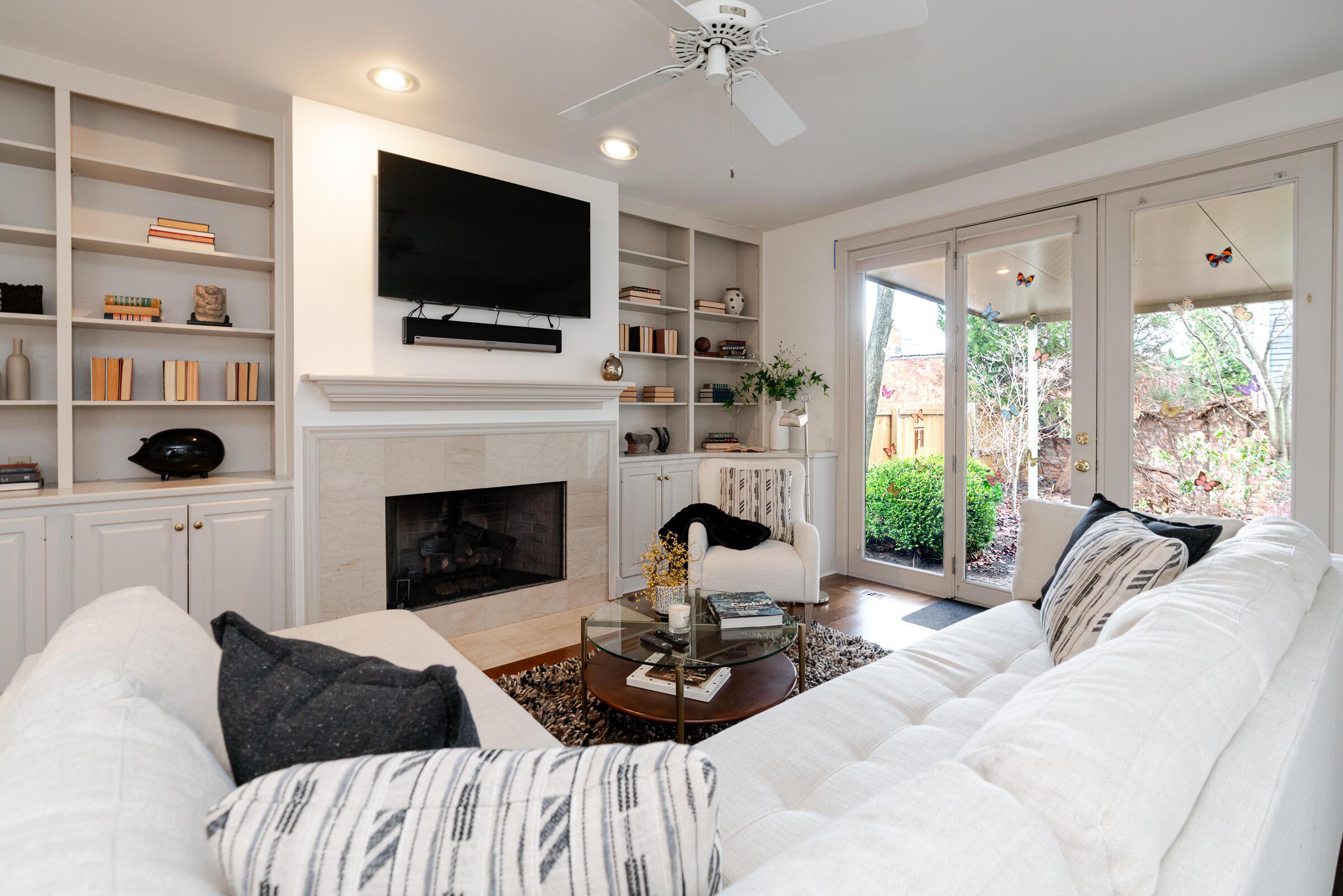 242 E Sycamore Street