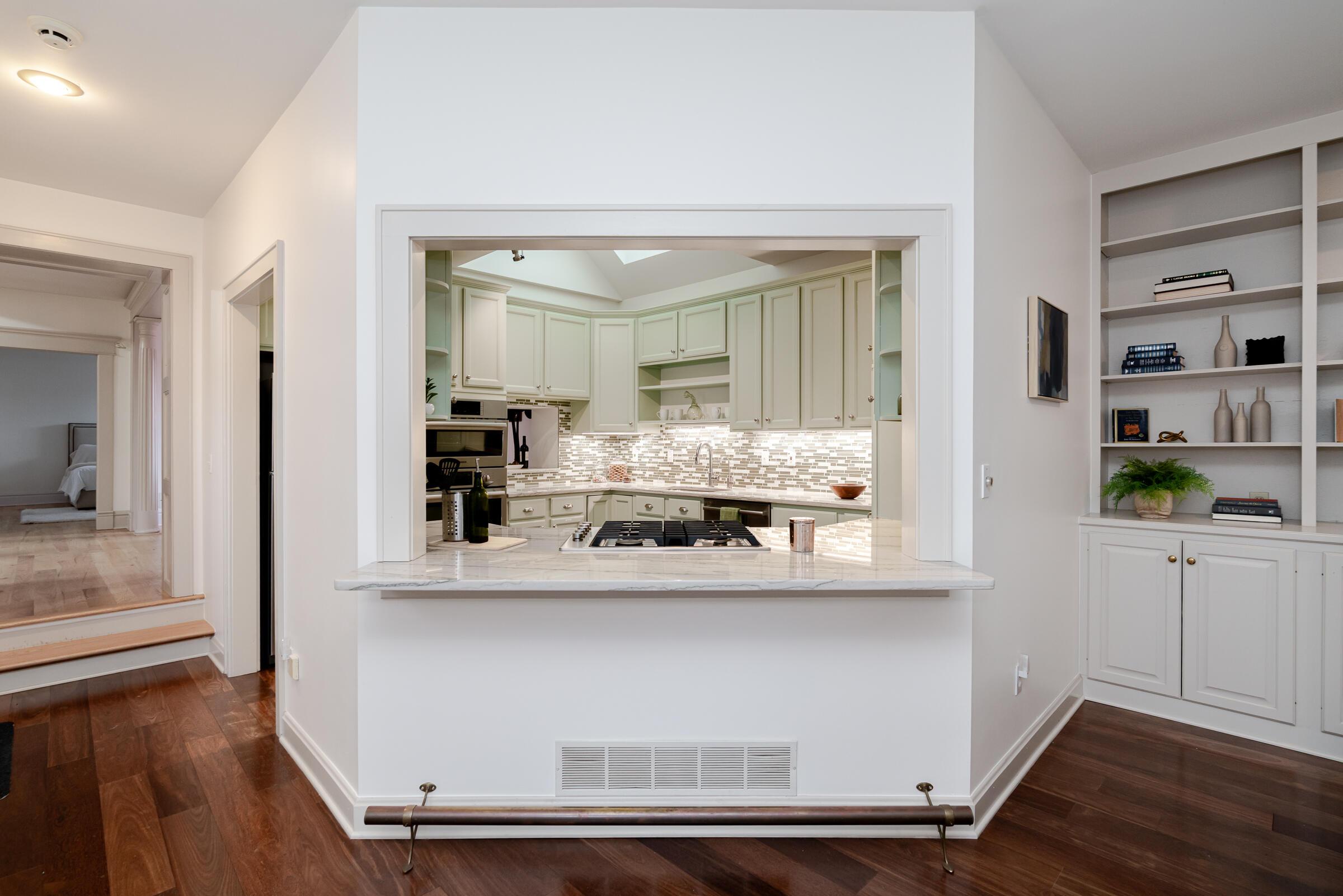 242 E Sycamore Street