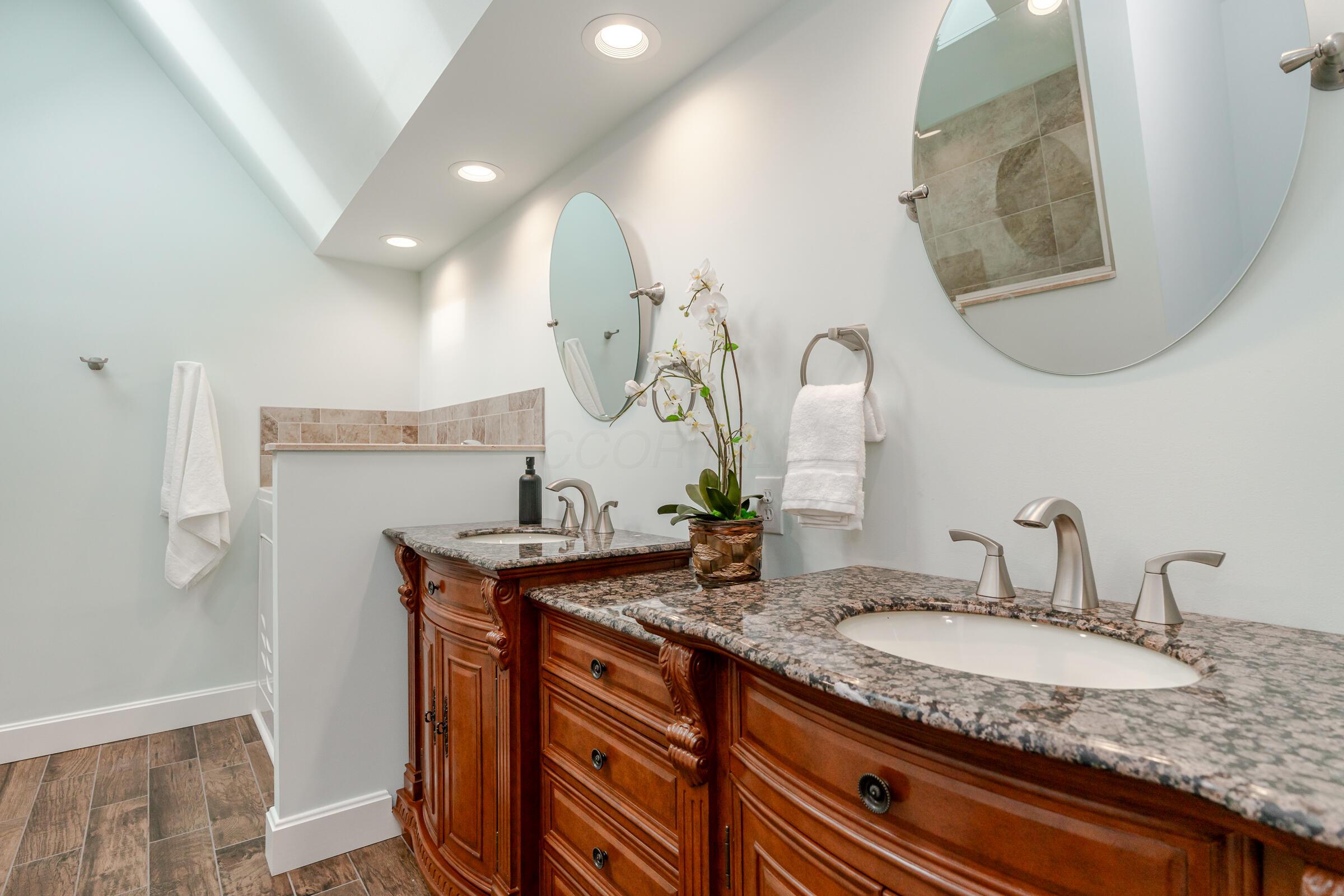 242 E Sycamore Street