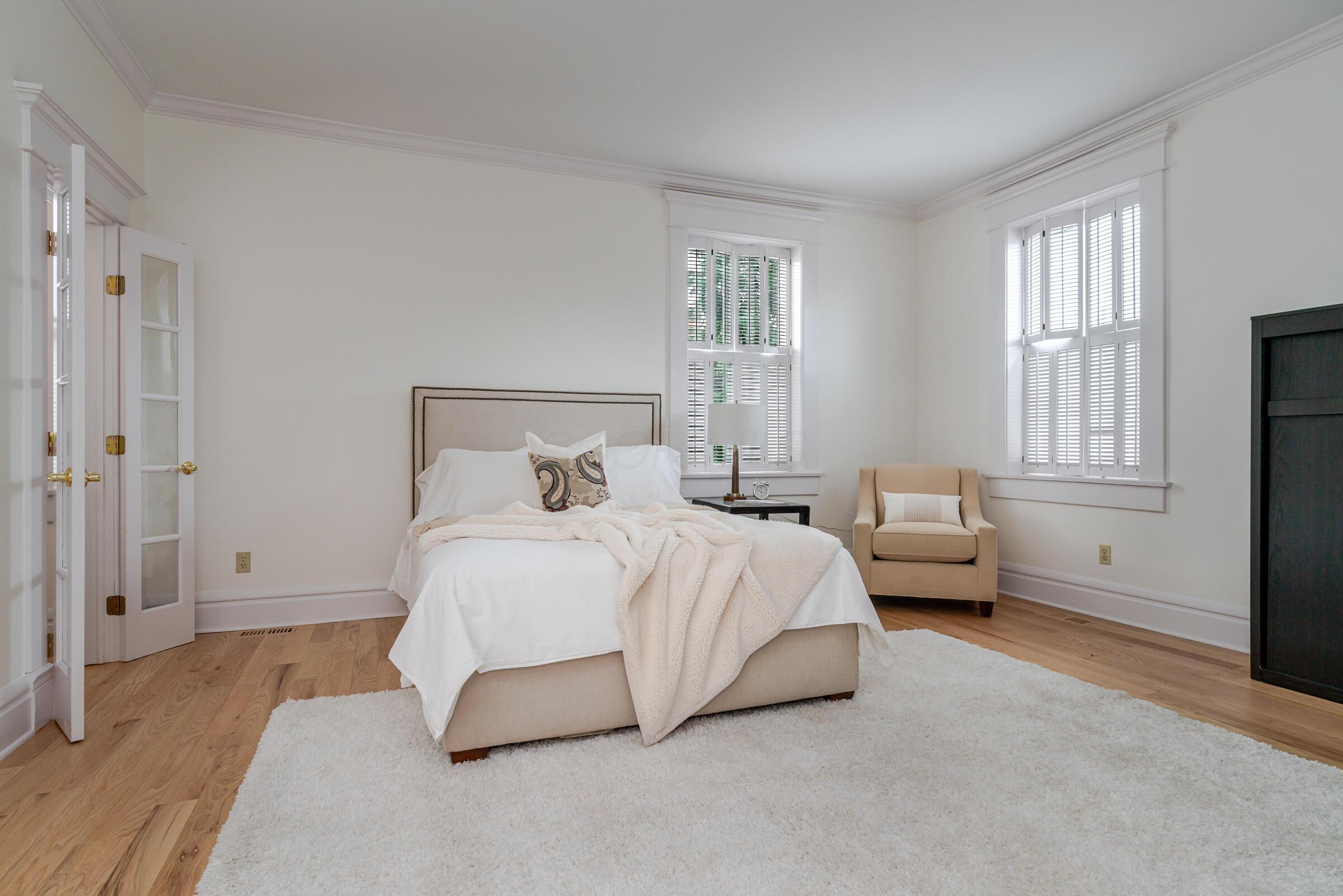 242 E Sycamore Street