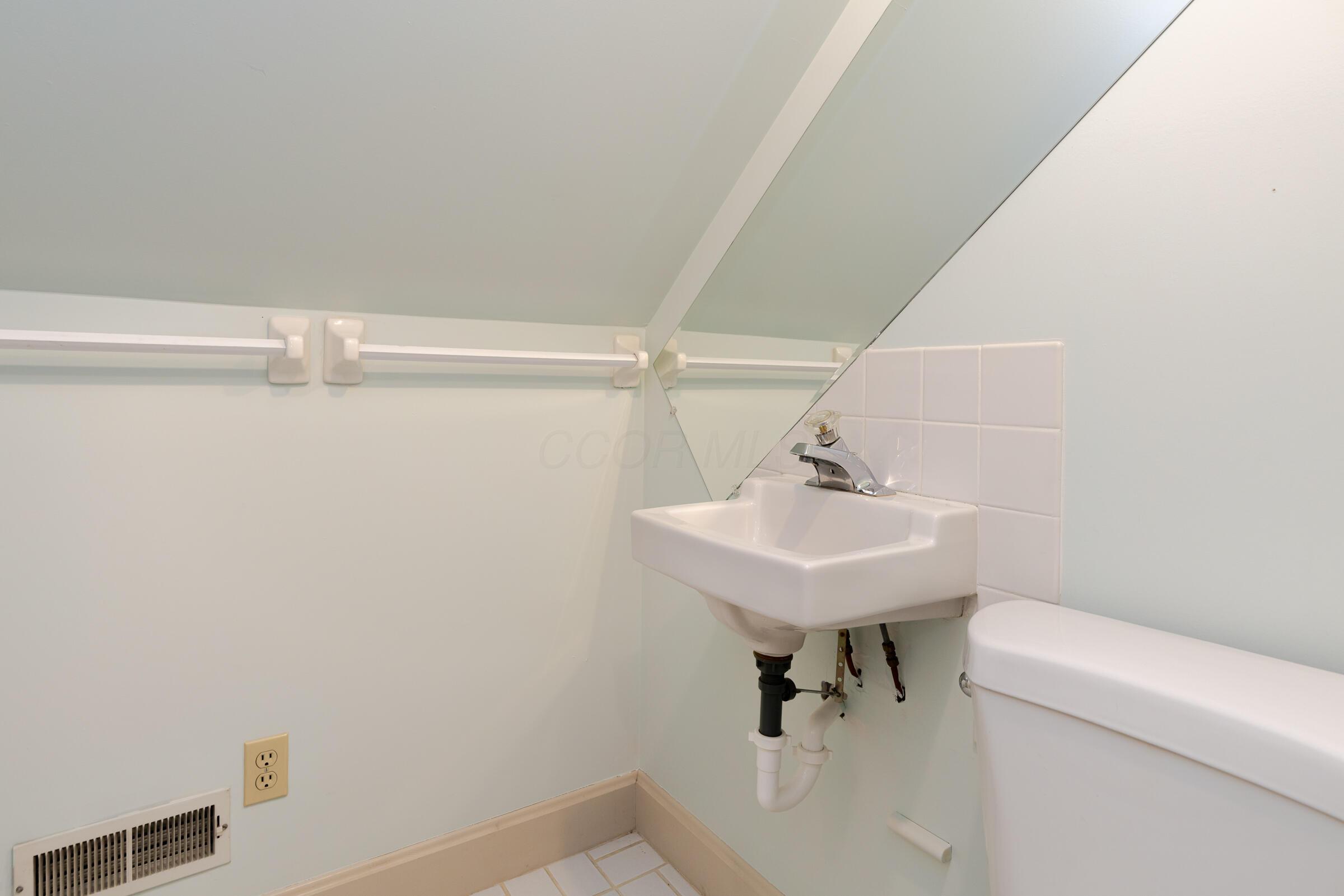 242 E Sycamore Street