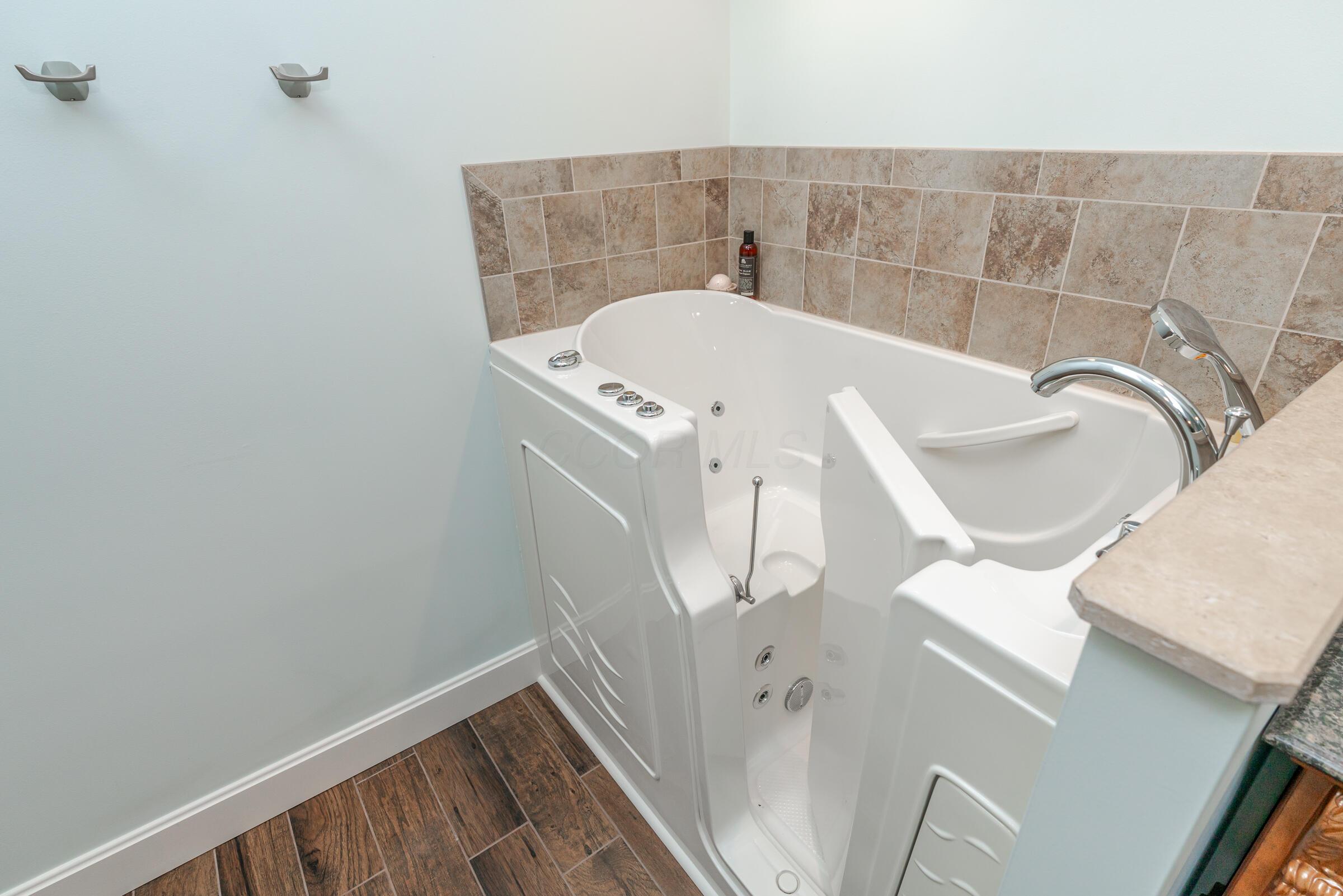 242 E Sycamore Street