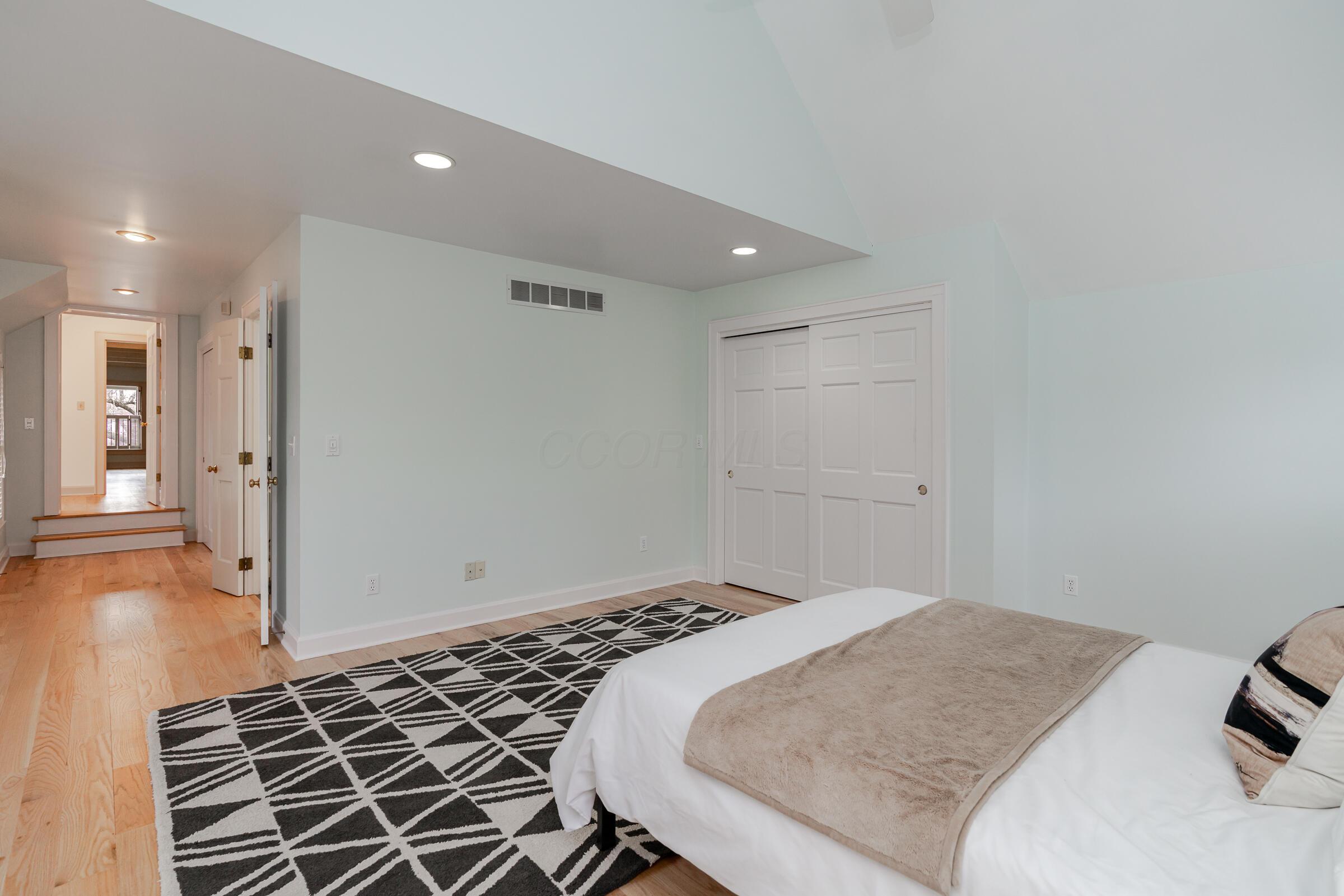 242 E Sycamore Street