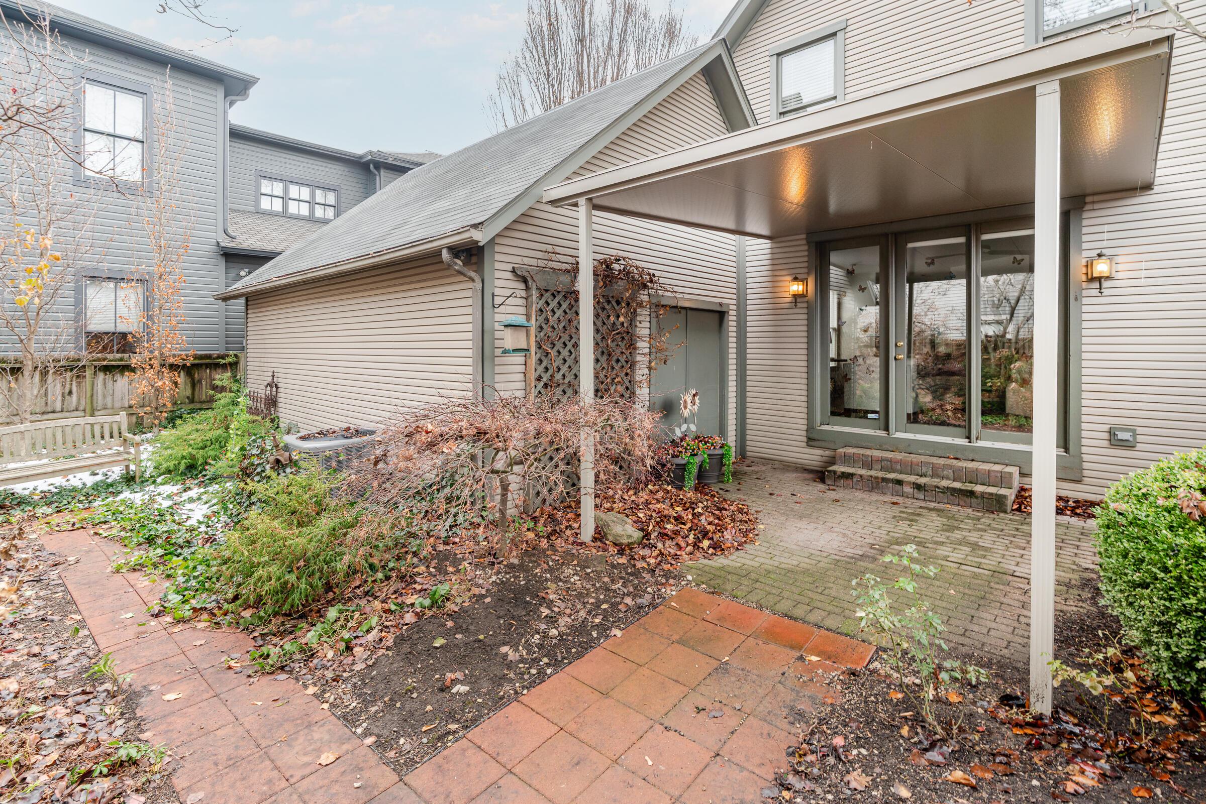 242 E Sycamore Street