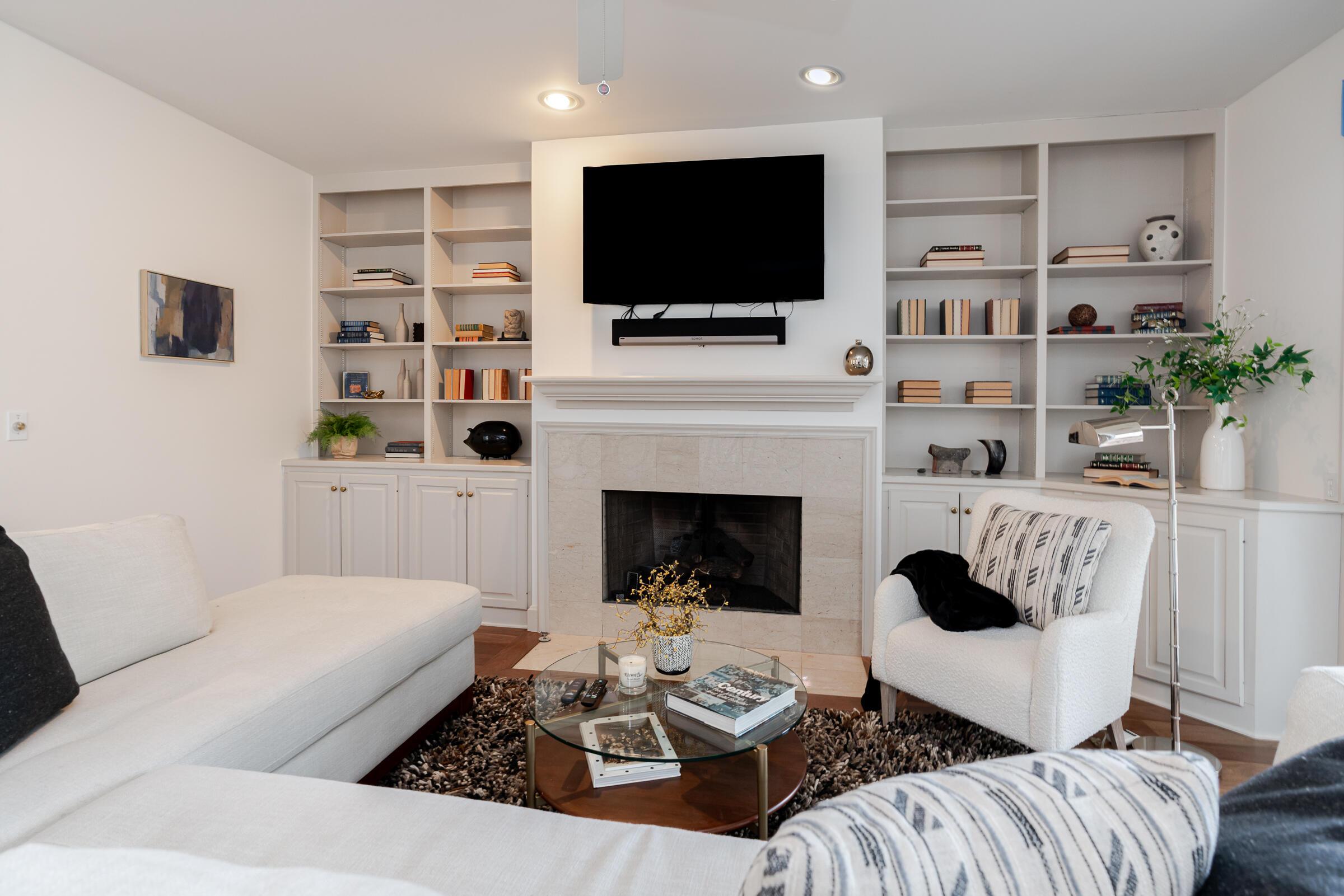 242 E Sycamore Street