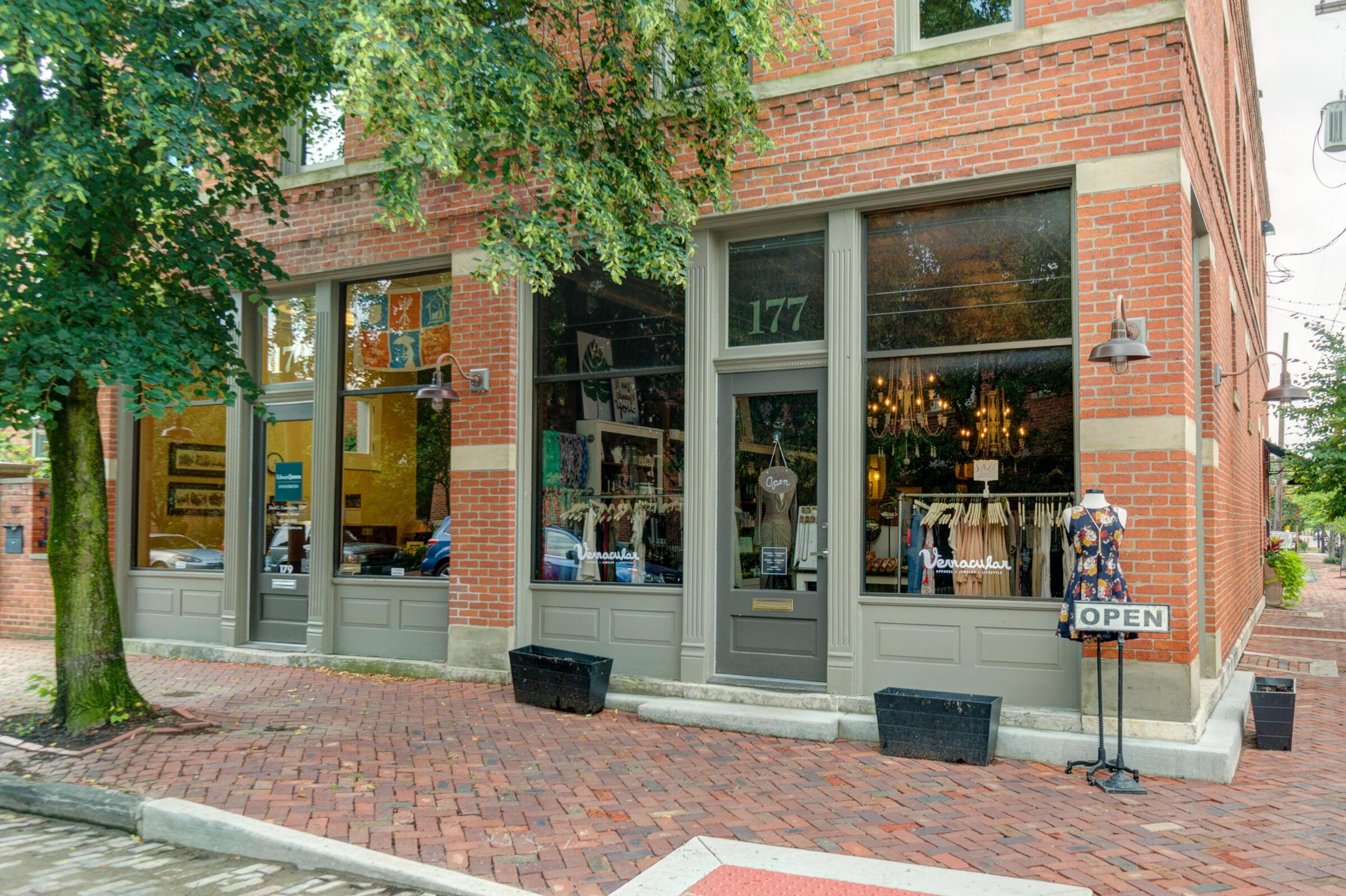 242 E Sycamore Street