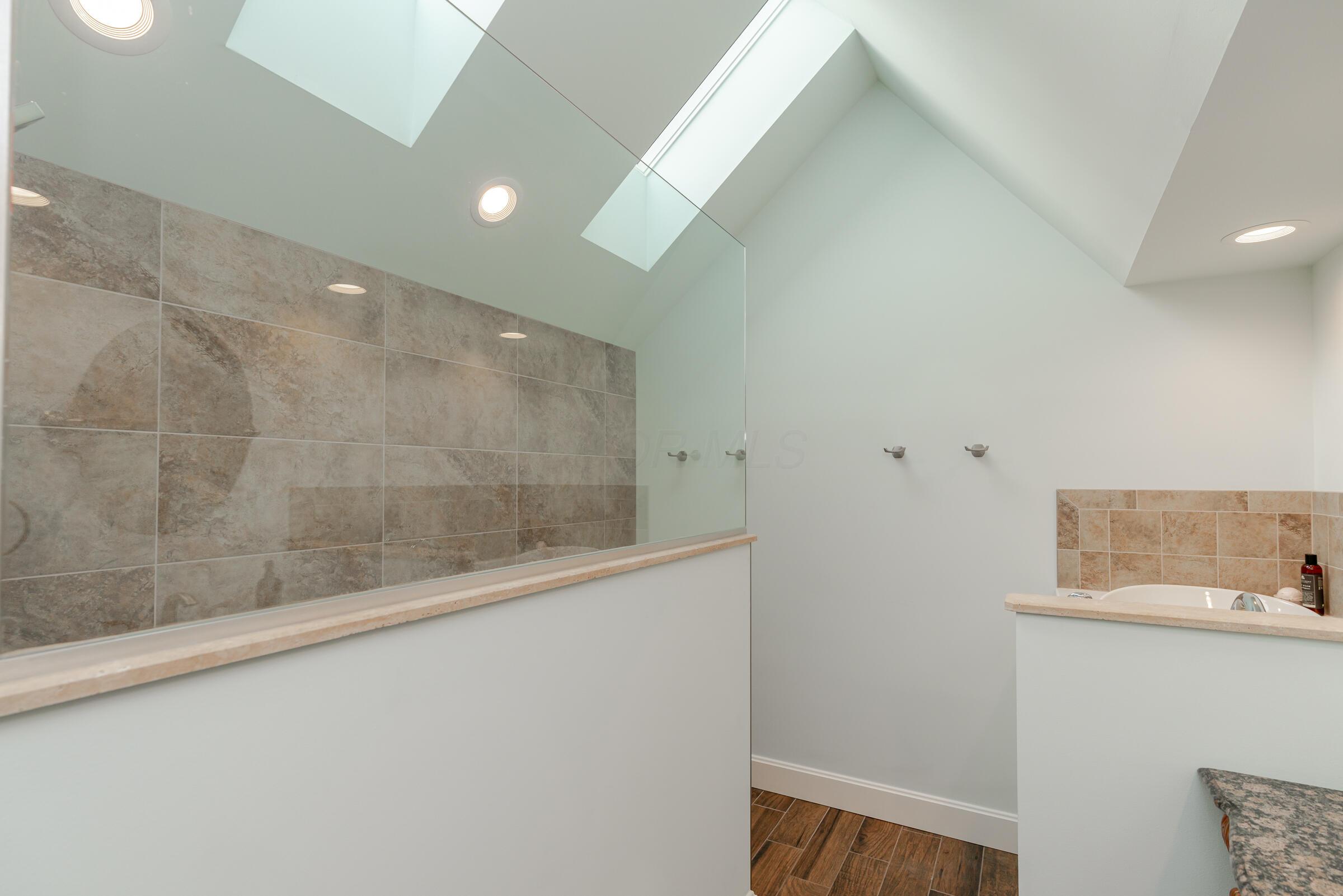 242 E Sycamore Street