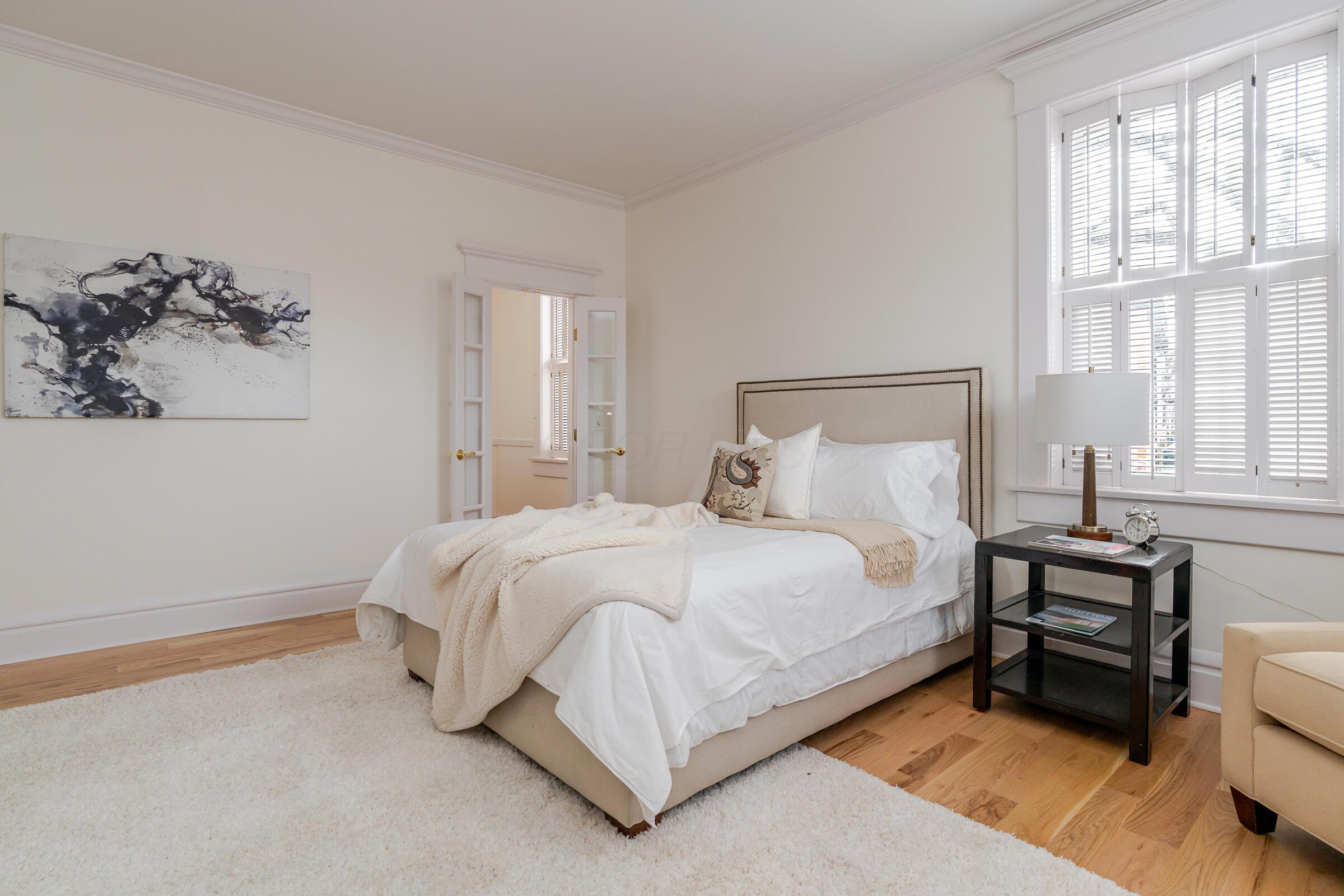 242 E Sycamore Street