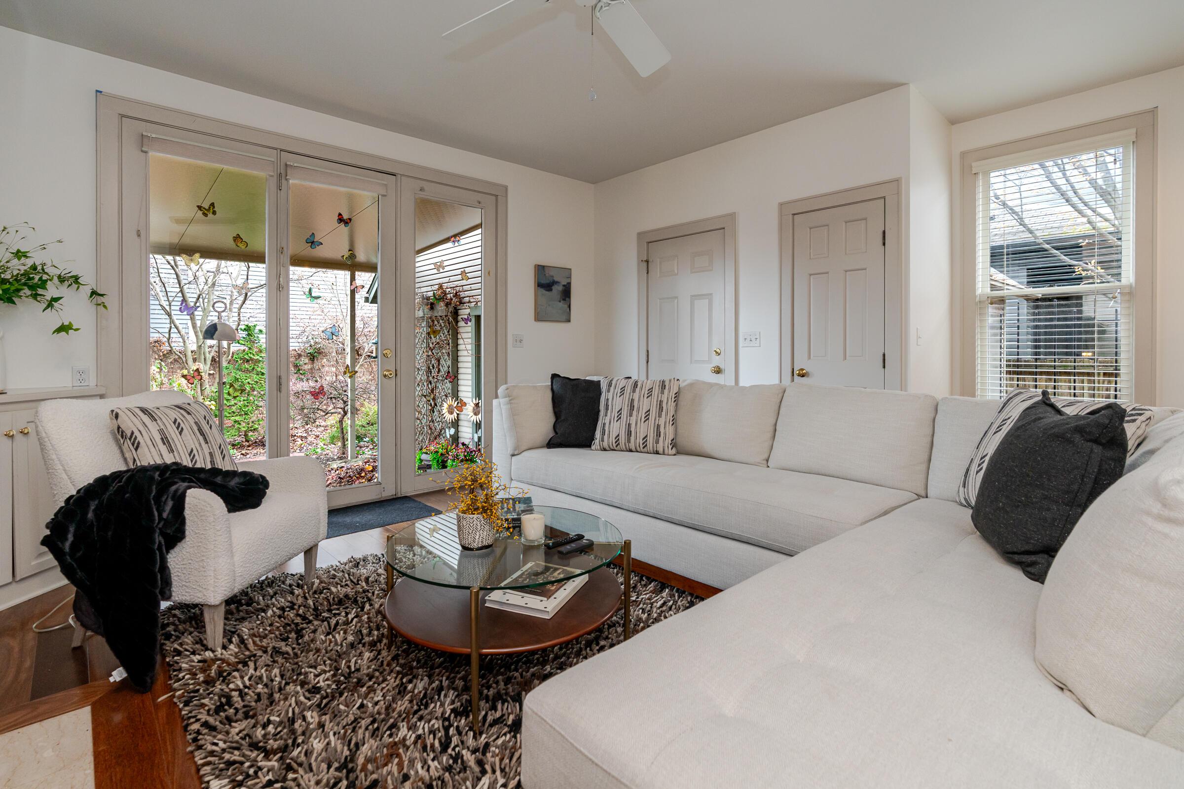 242 E Sycamore Street