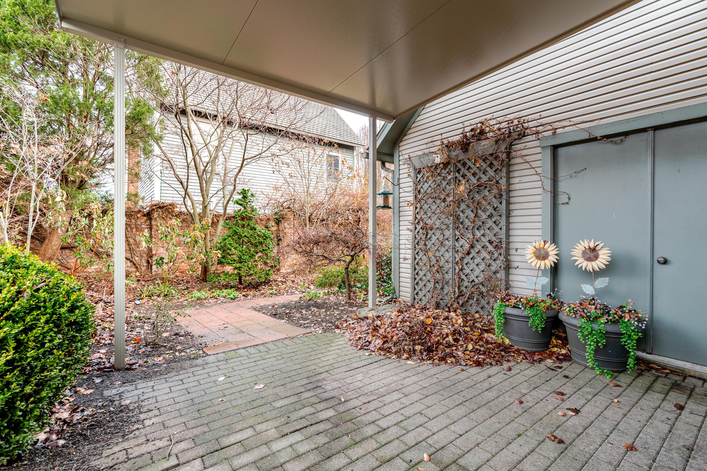 242 E Sycamore Street