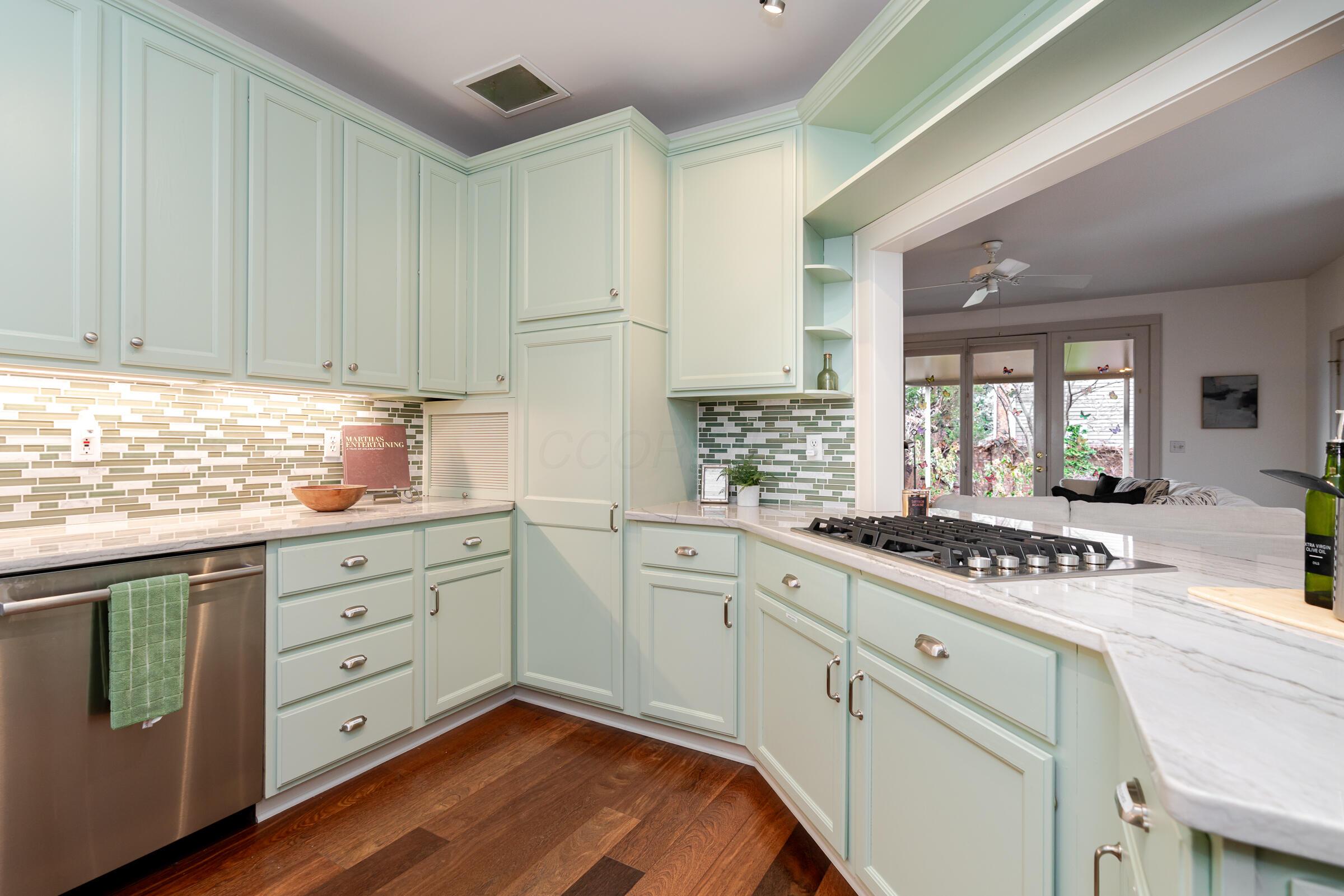 242 E Sycamore Street