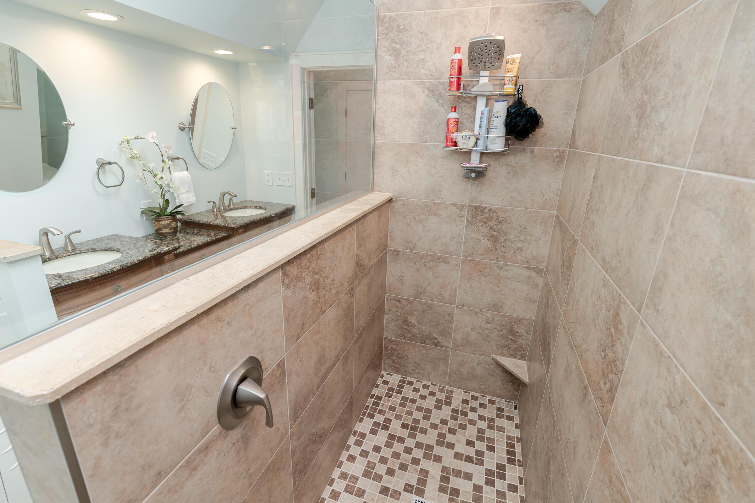 242 E Sycamore Street