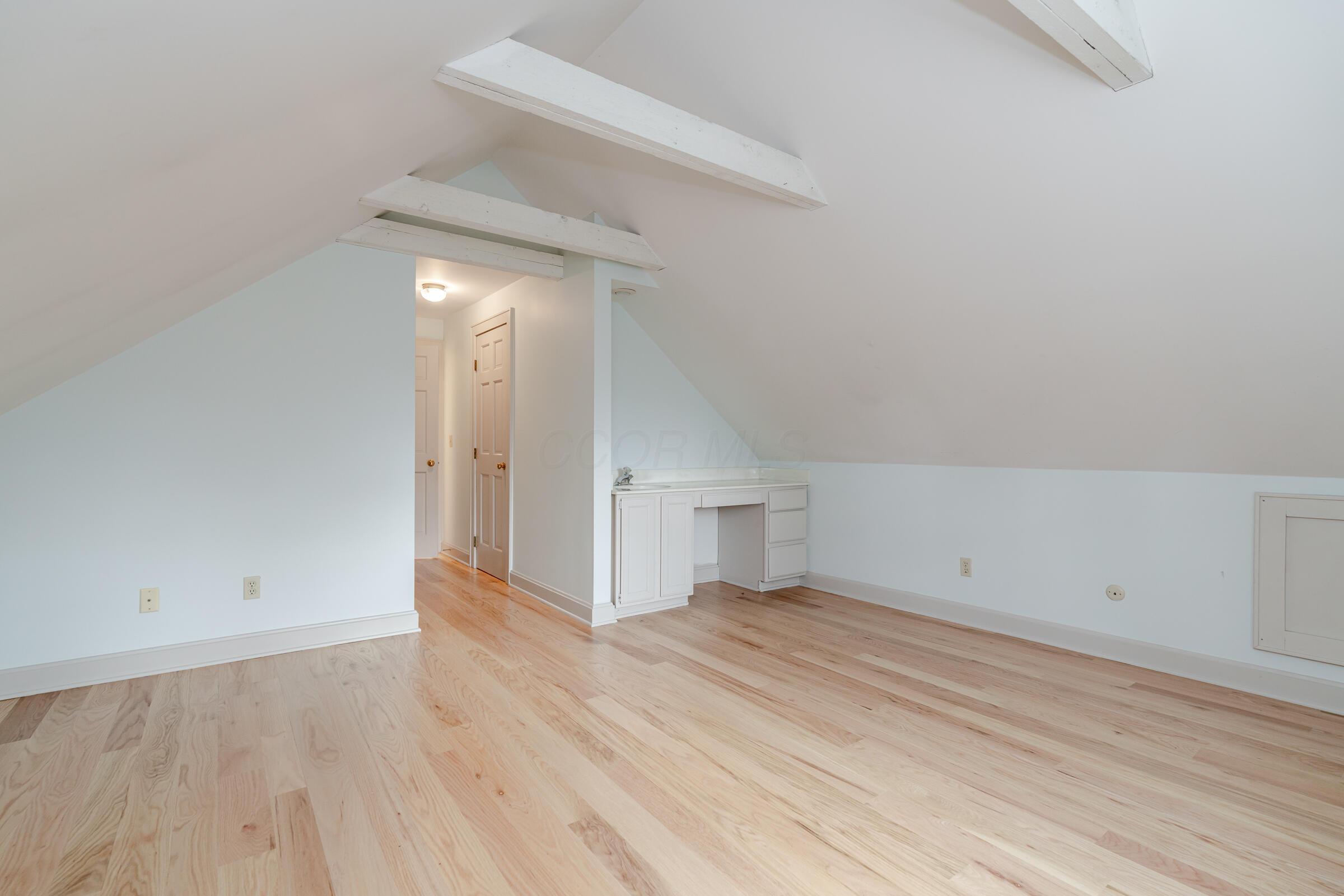 242 E Sycamore Street