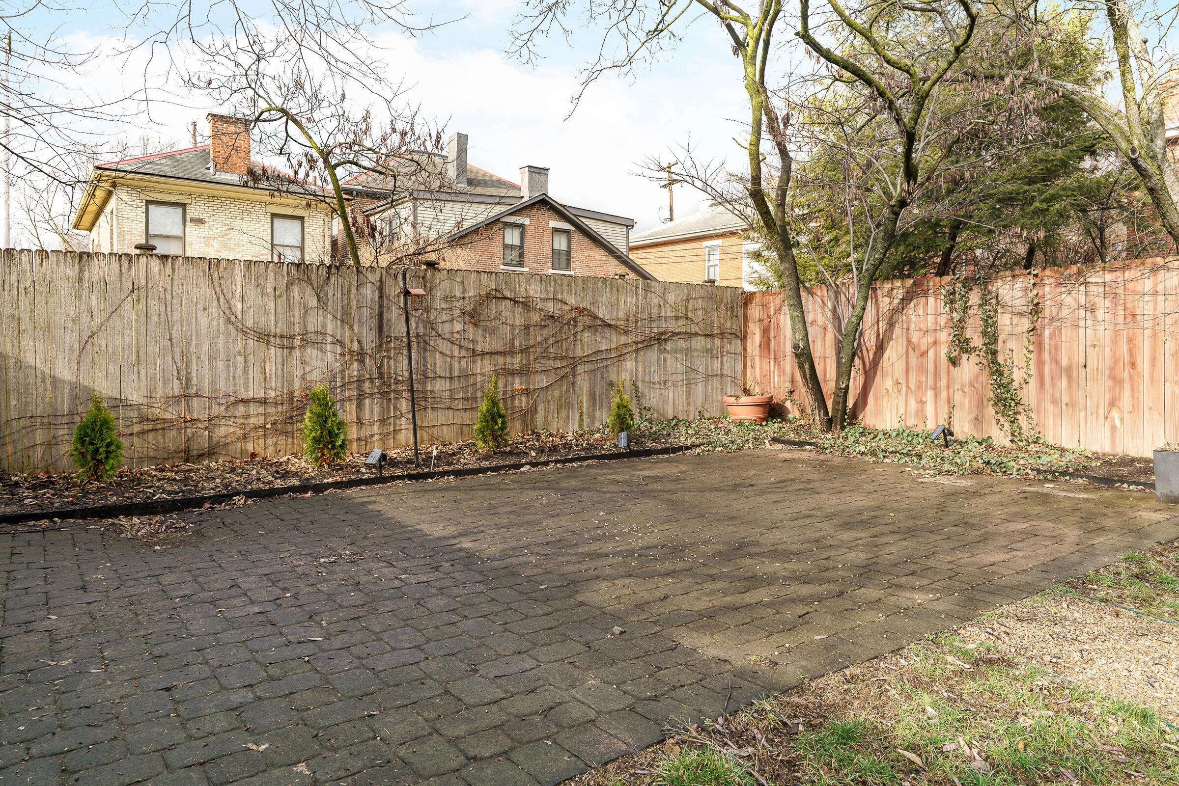 831 S Lazelle Street