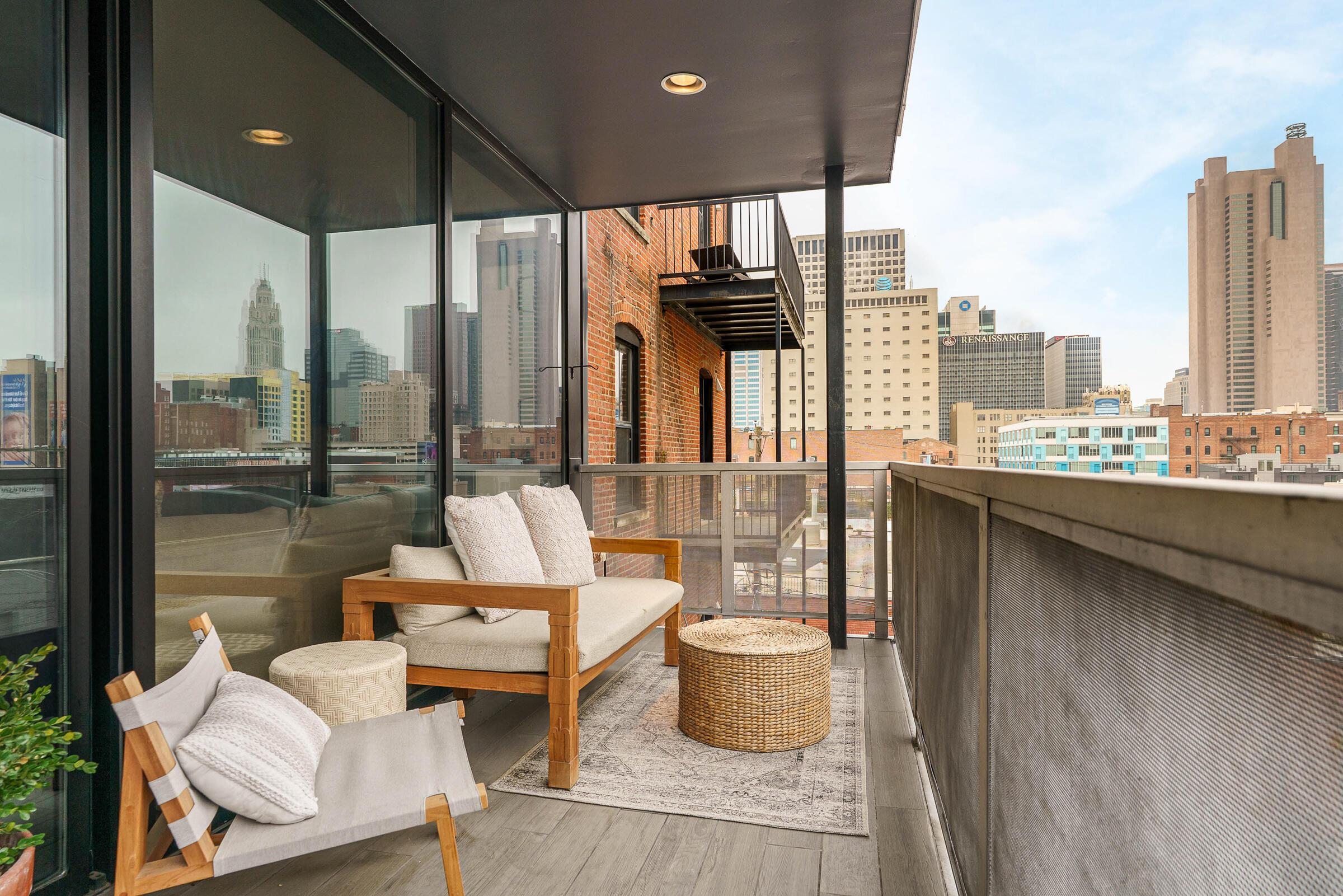 225 N 4th Street, 301