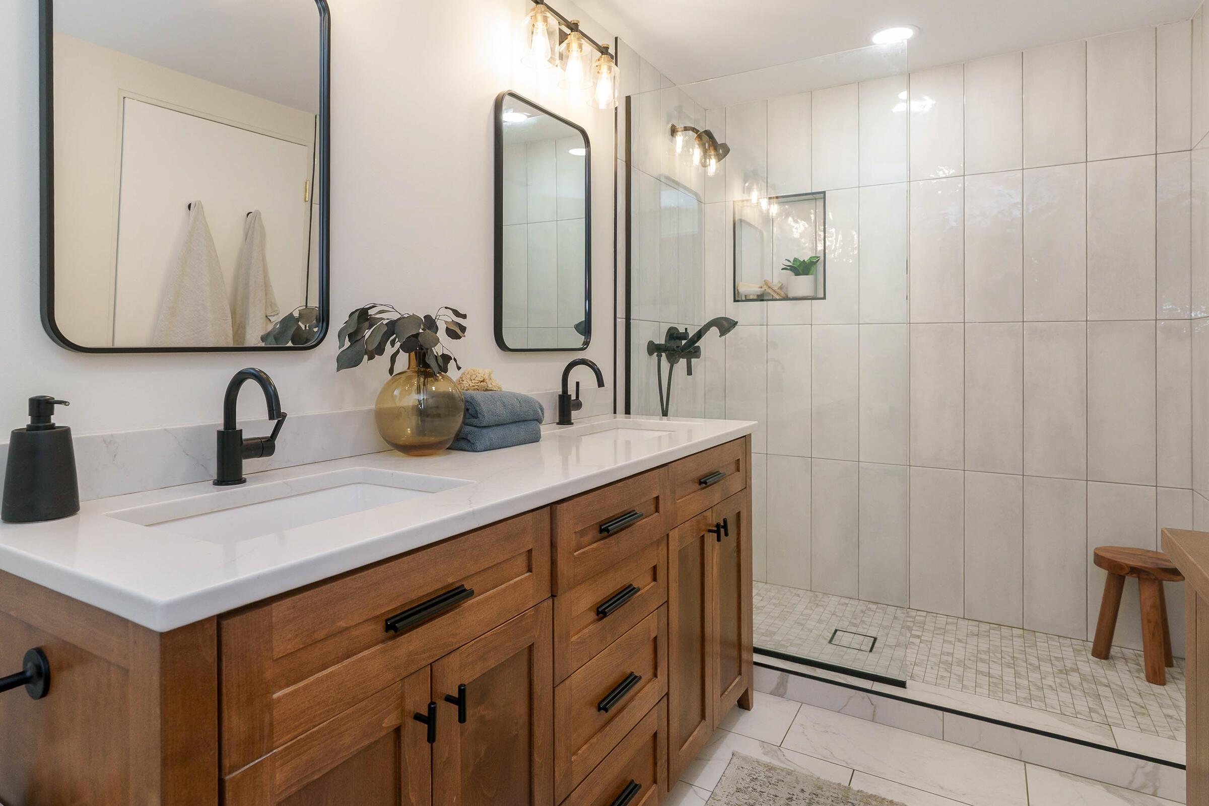 225 N 4th Street, 301