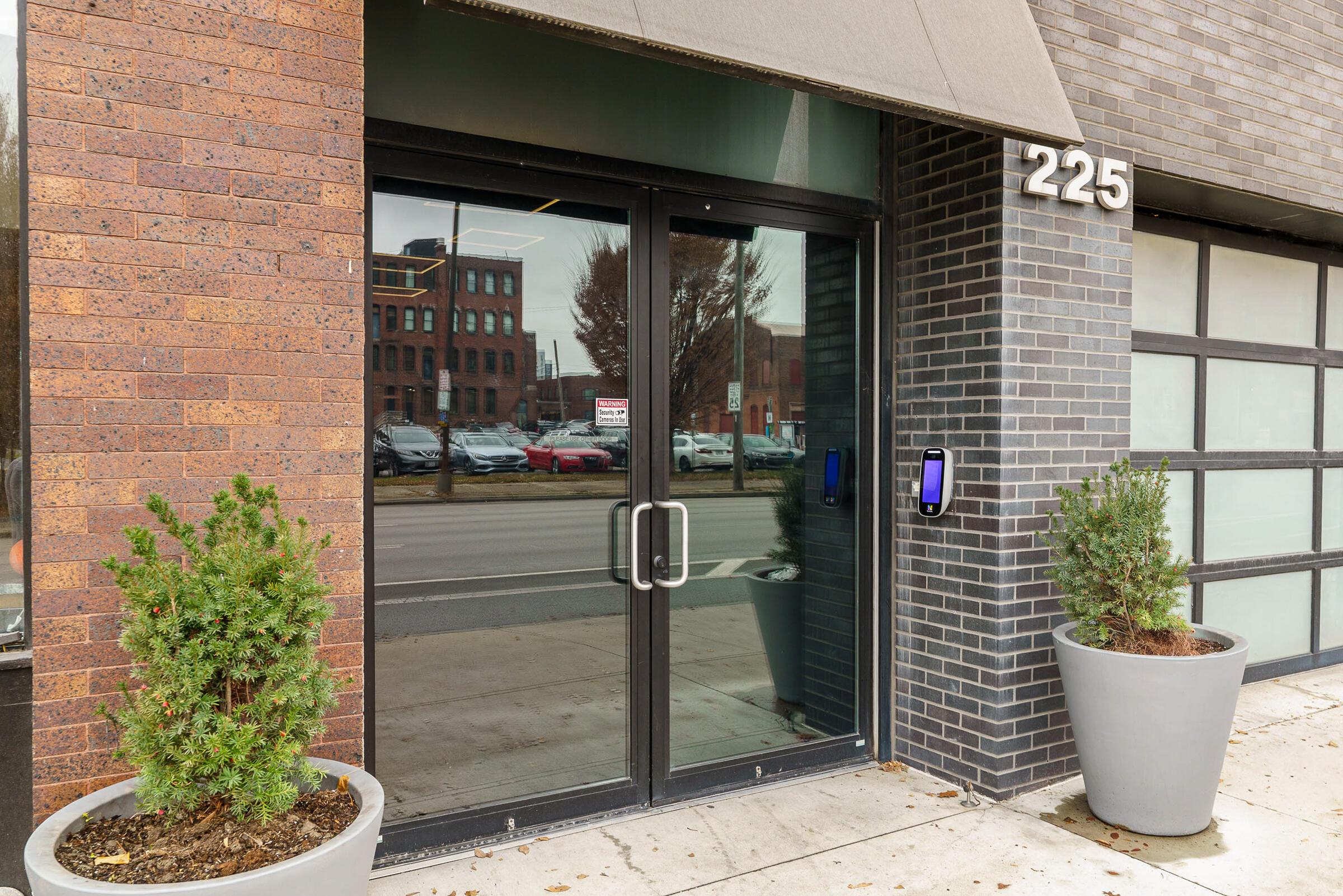 225 N 4th Street, 301