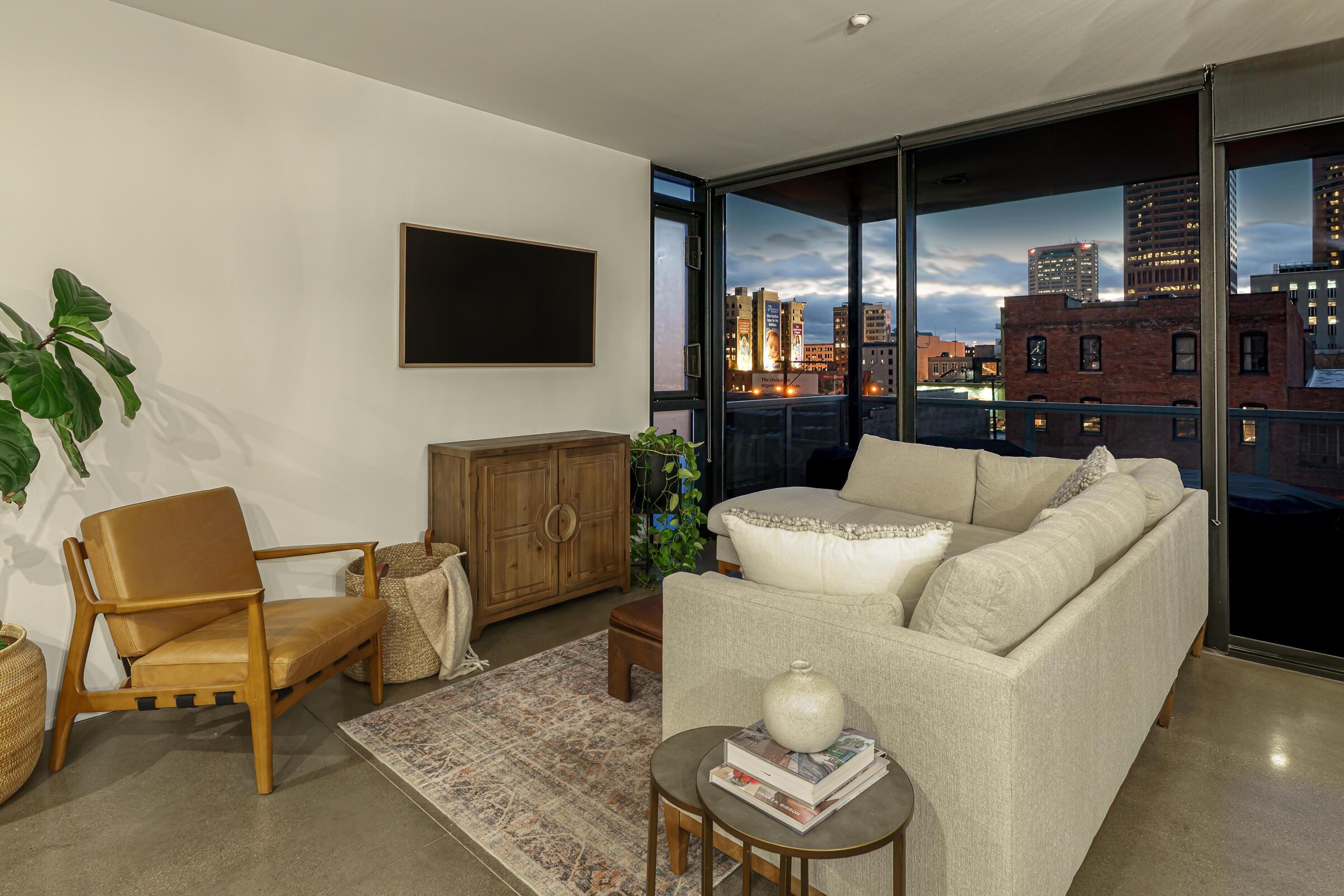 225 N 4th Street, 301