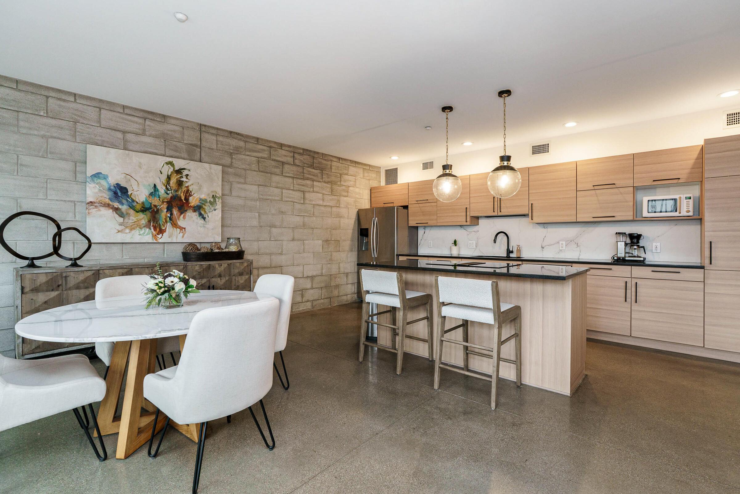 225 N 4th Street, 301