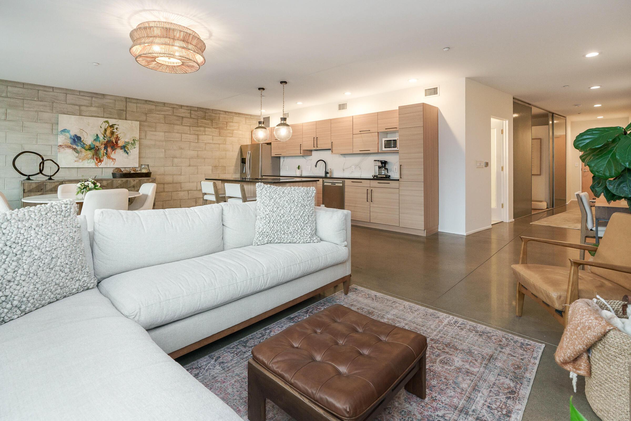 225 N 4th Street, 301