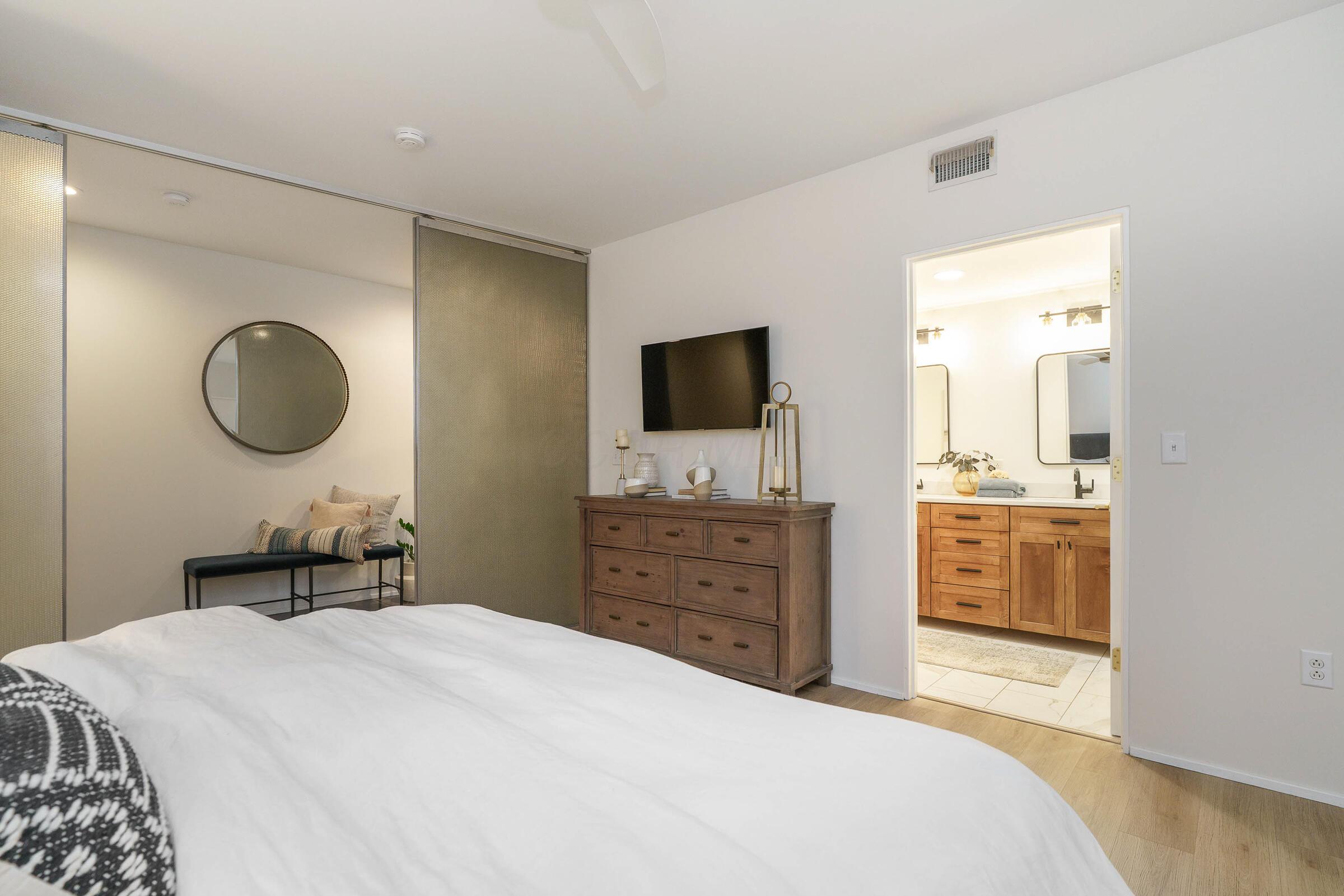 225 N 4th Street, 301