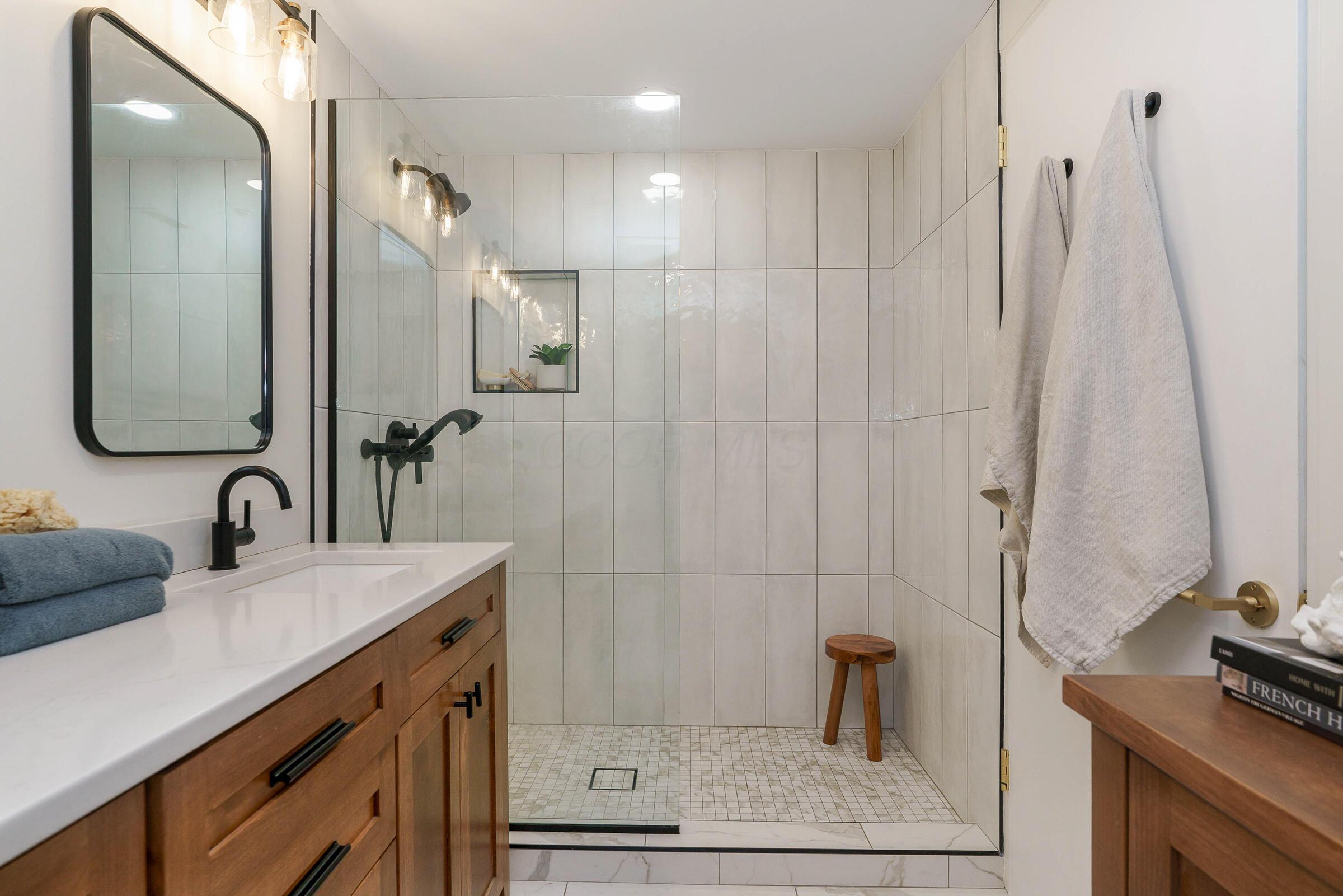 225 N 4th Street, 301