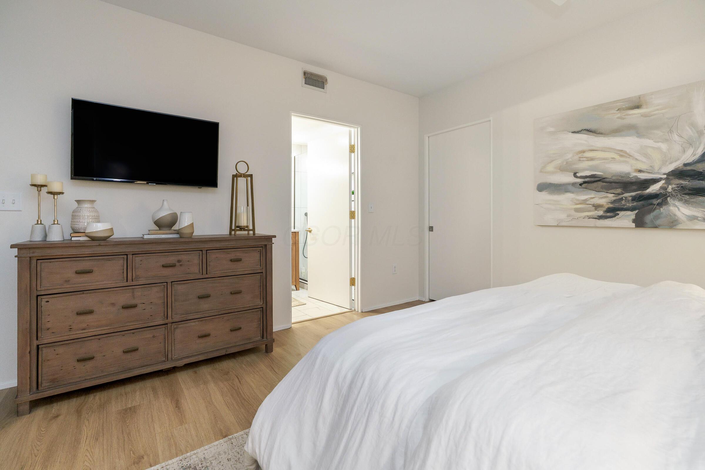 225 N 4th Street, 301