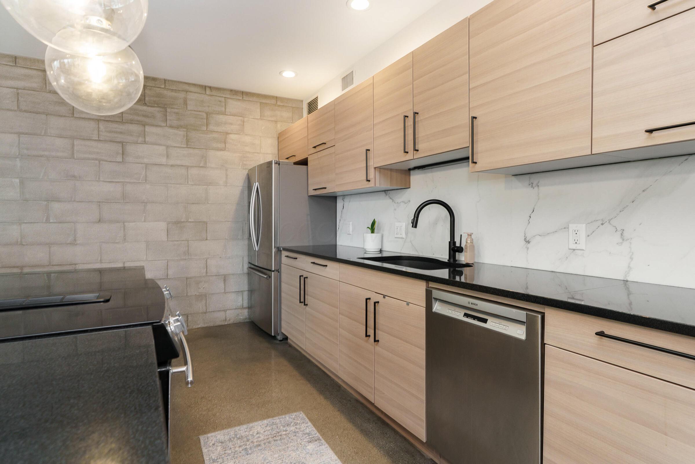 225 N 4th Street, 301