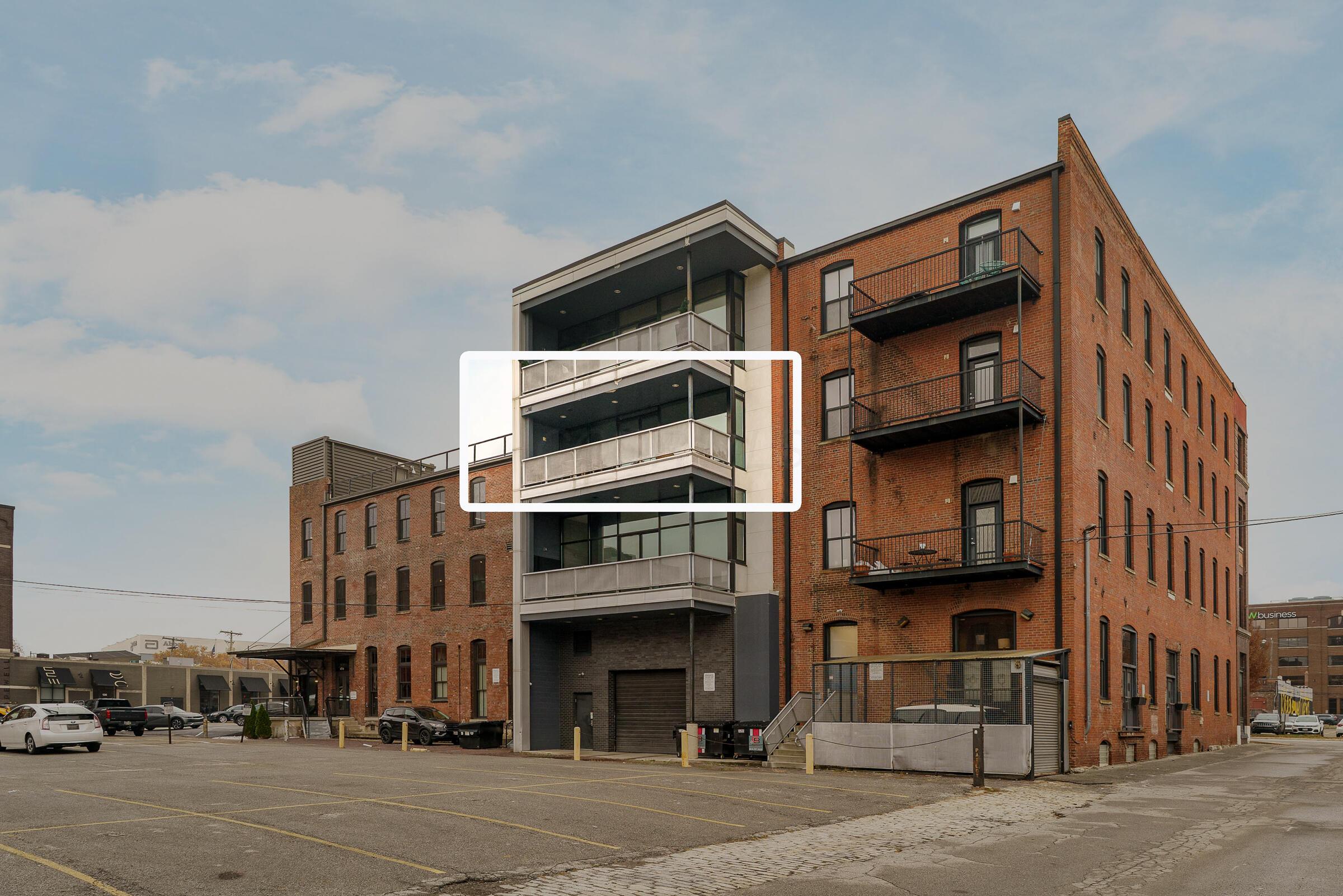 225 N 4th Street, 301