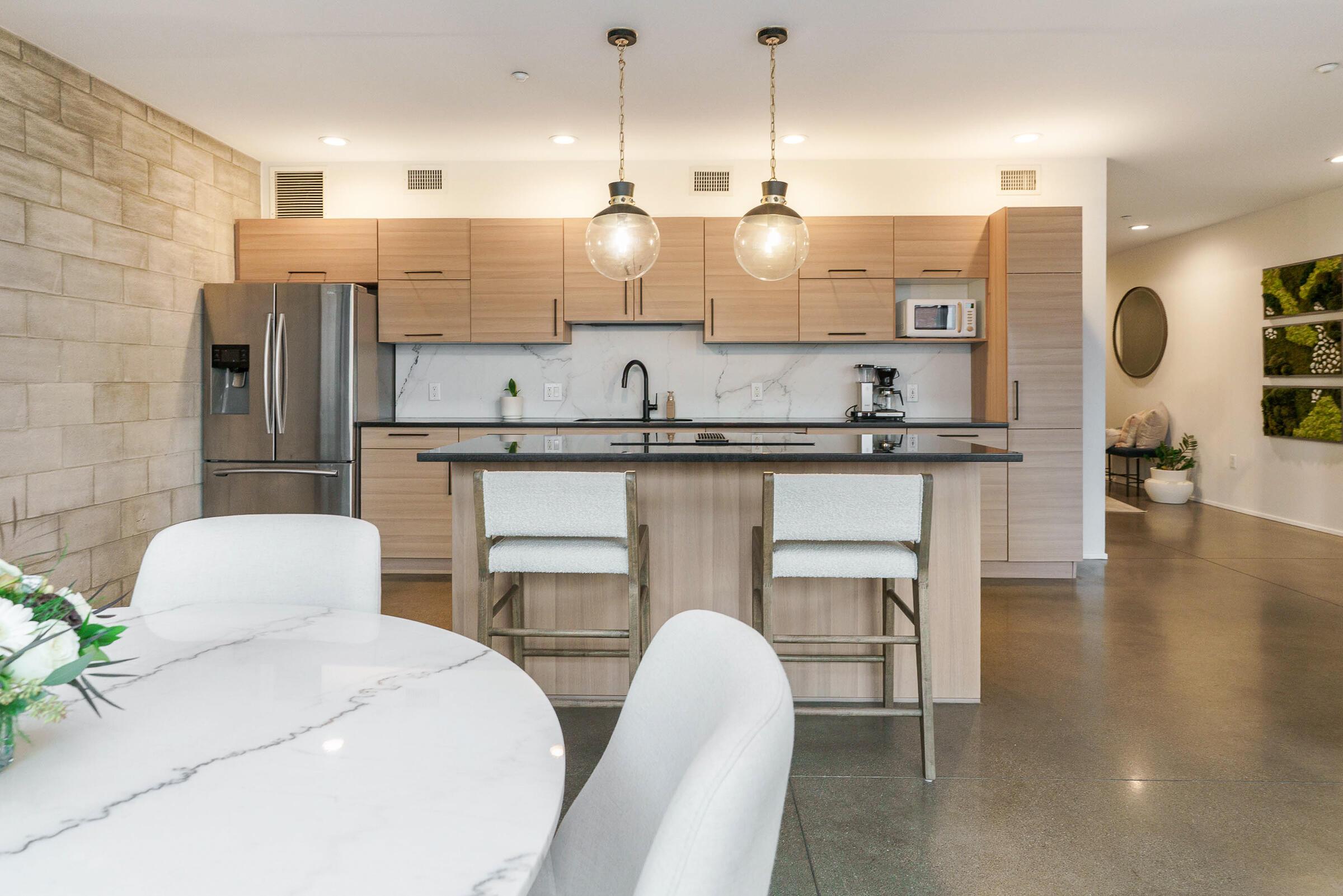 225 N 4th Street, 301