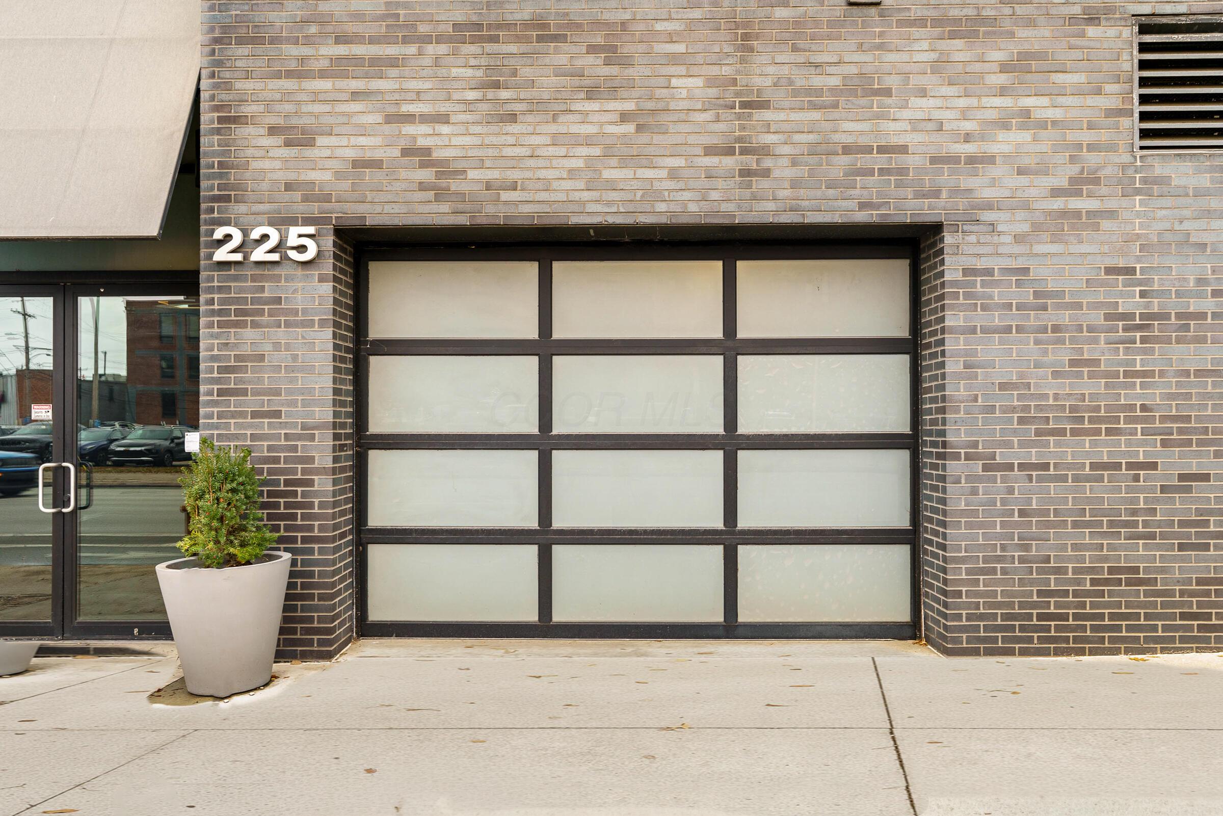 225 N 4th Street, 301