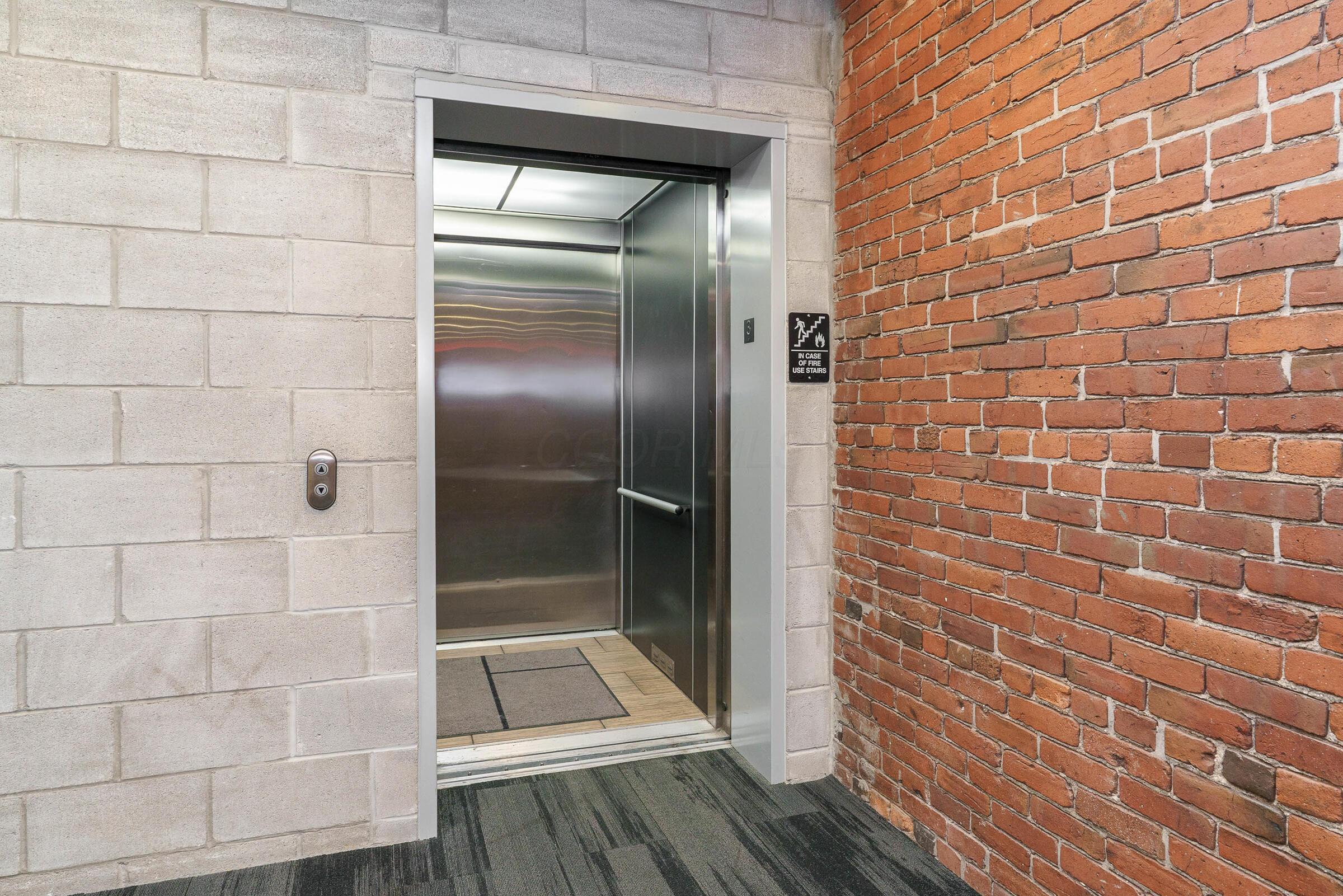 225 N 4th Street, 301