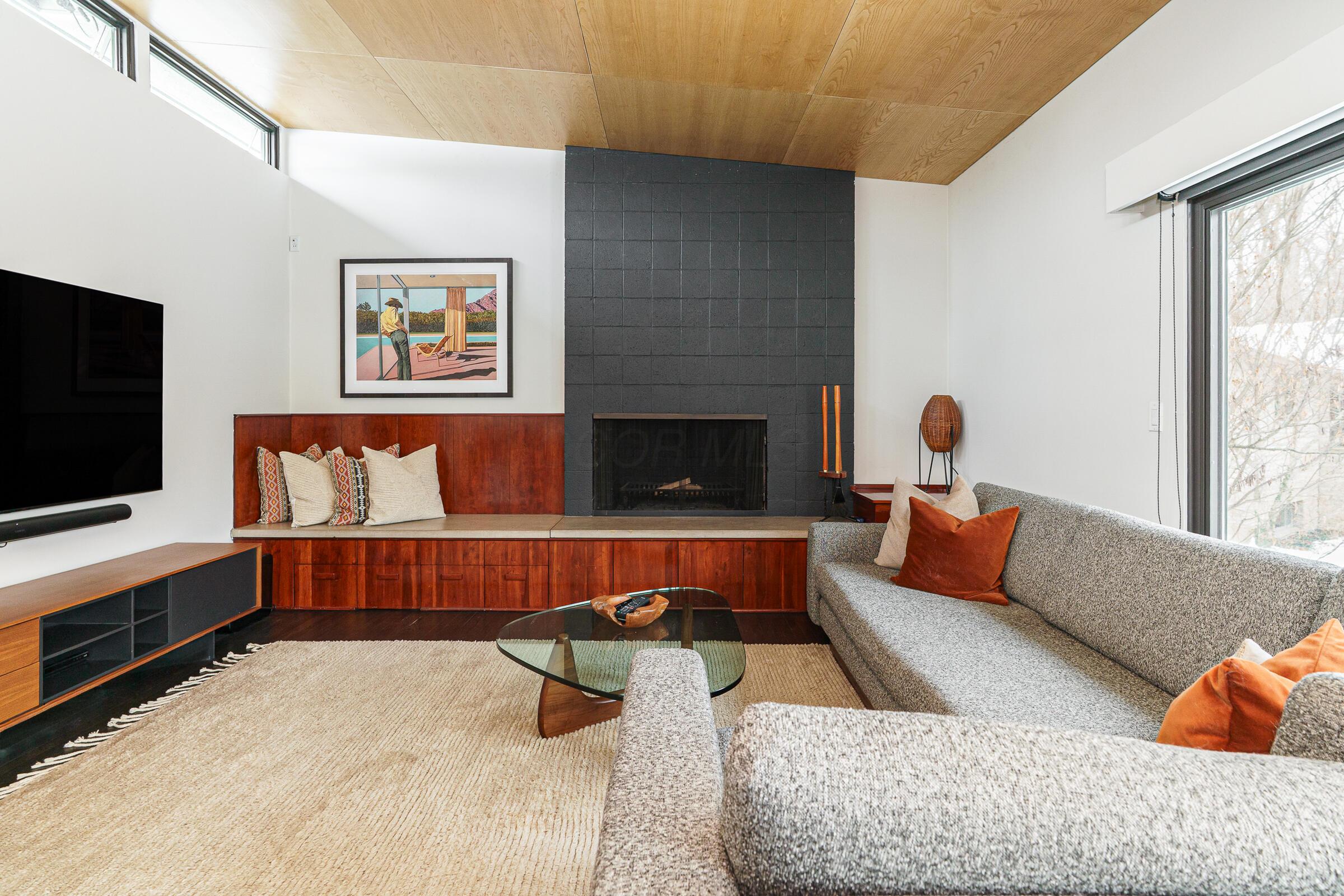 2837 Canterbury Lane