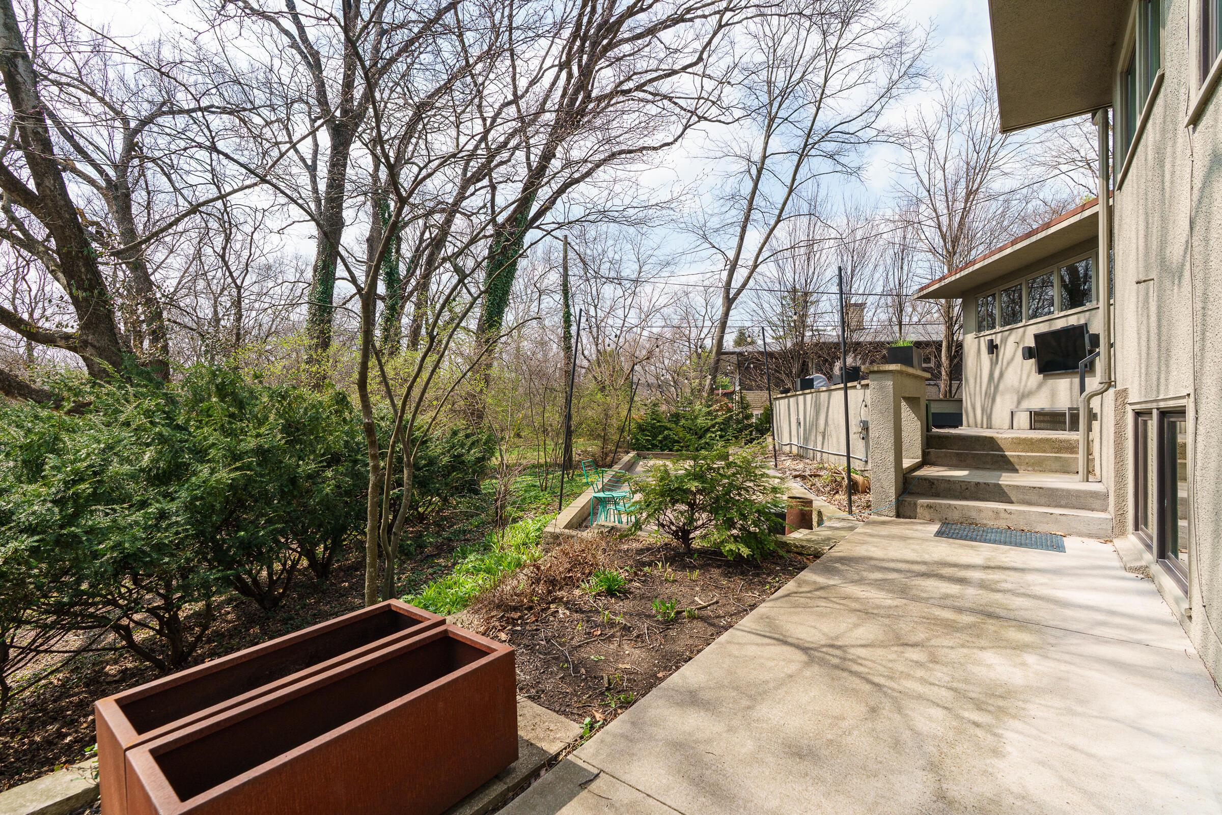 2837 Canterbury Lane