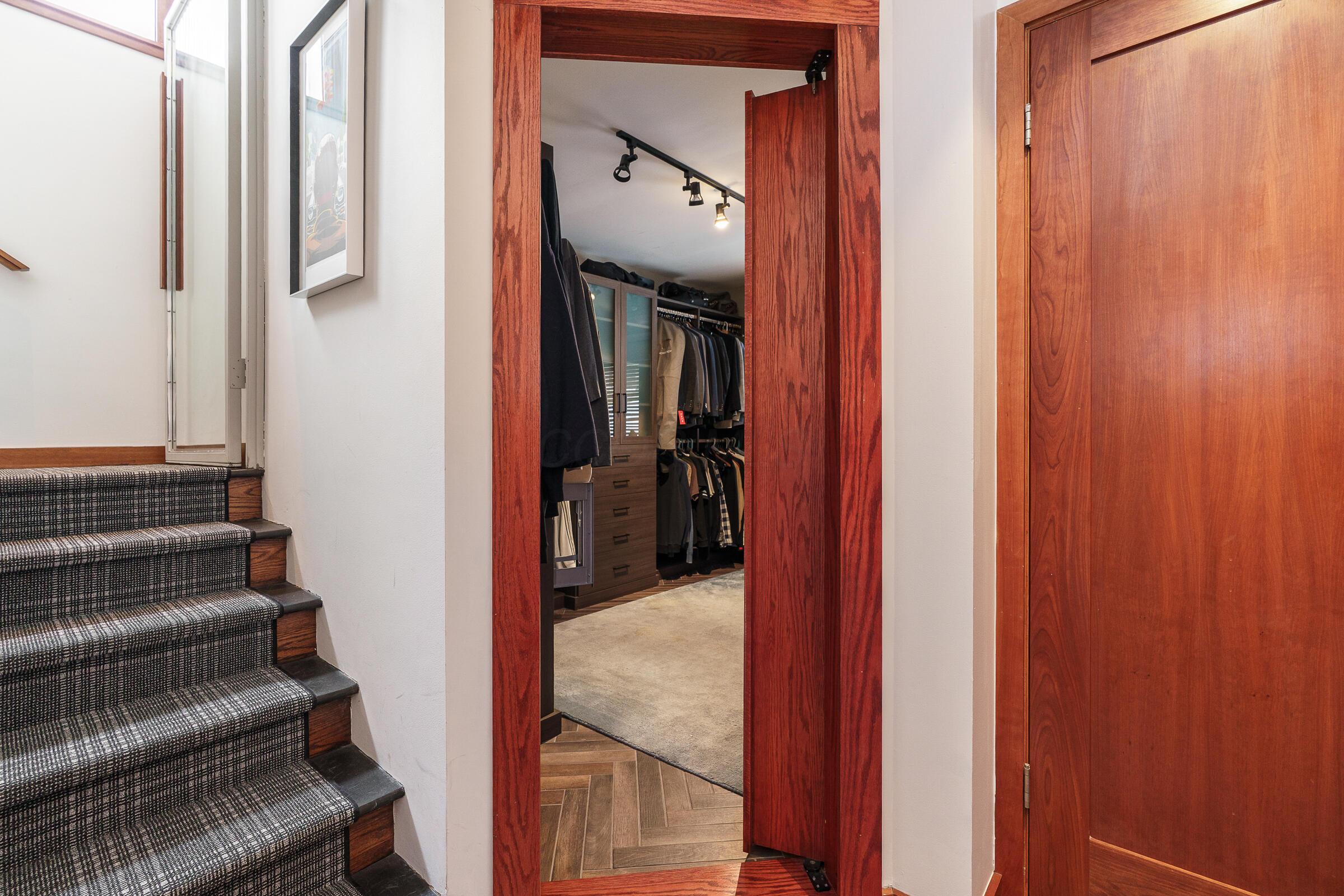 2837 Canterbury Lane