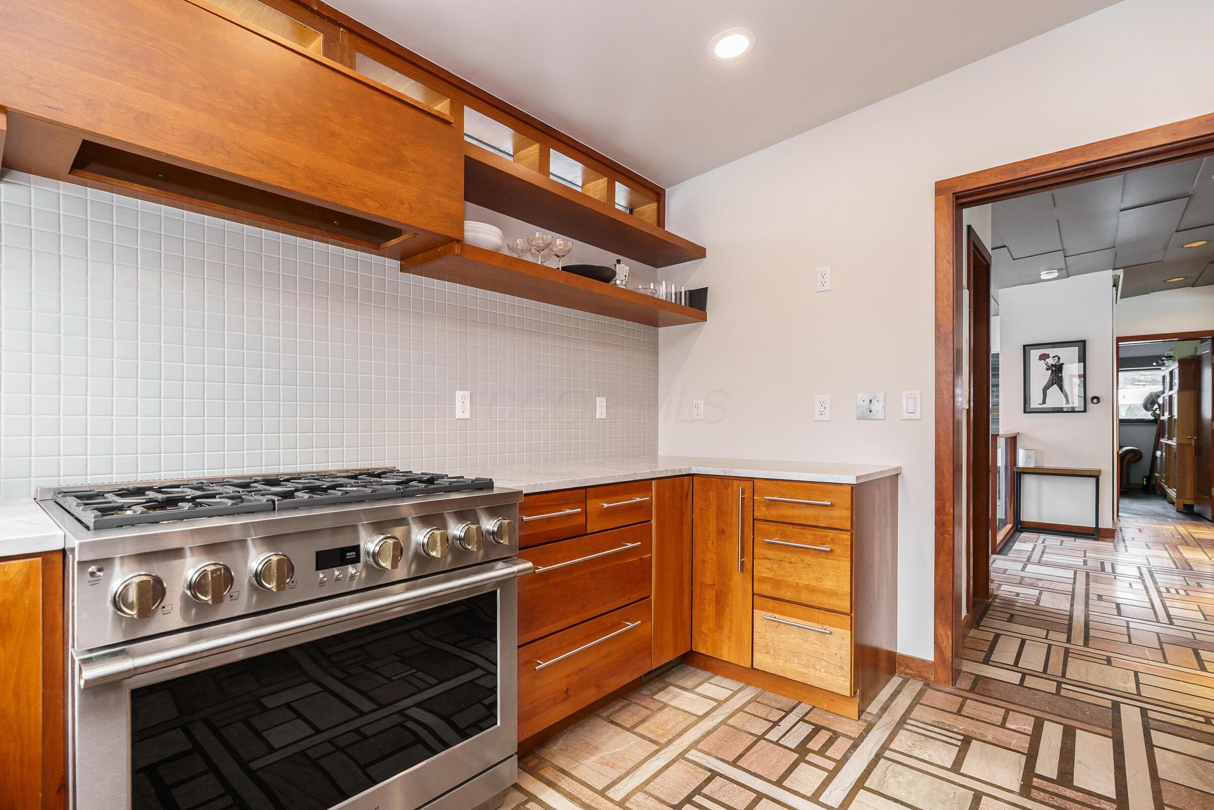 2837 Canterbury Lane