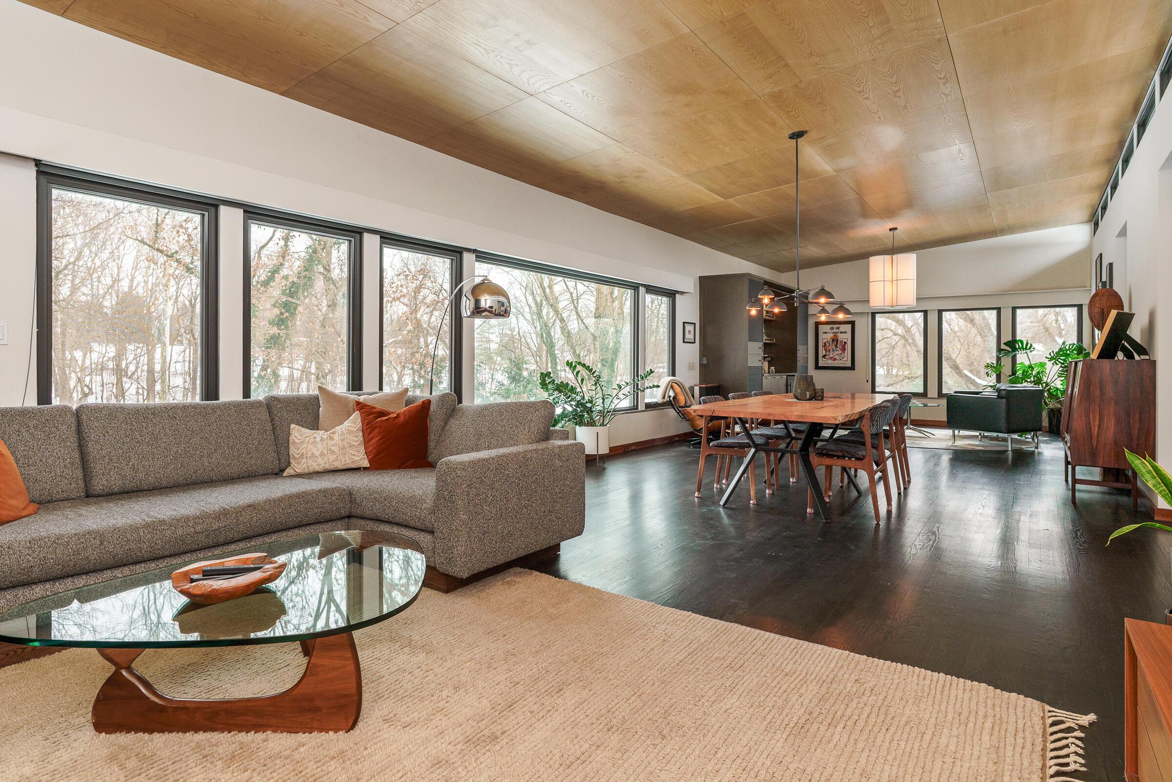 2837 Canterbury Lane