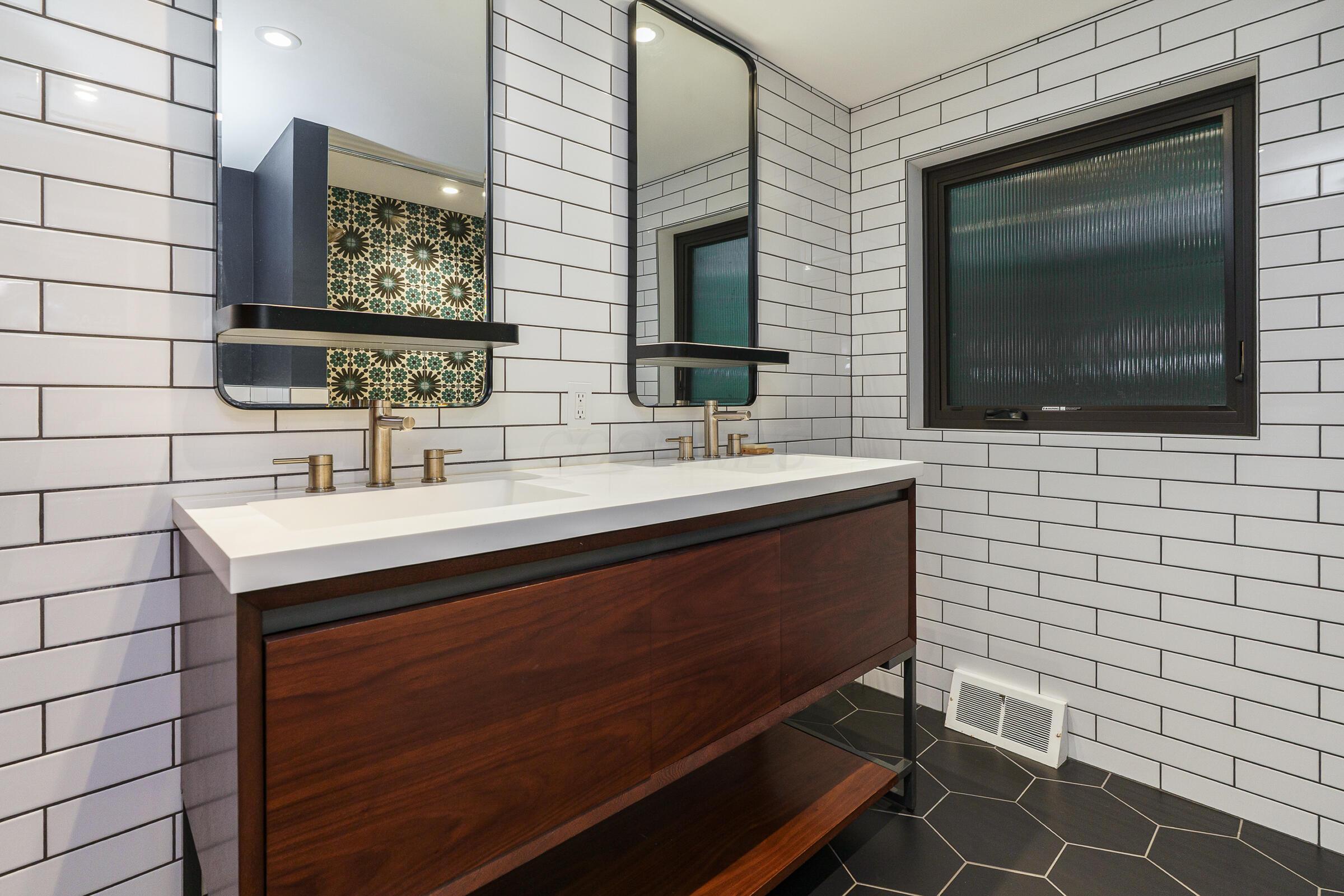 2837 Canterbury Lane