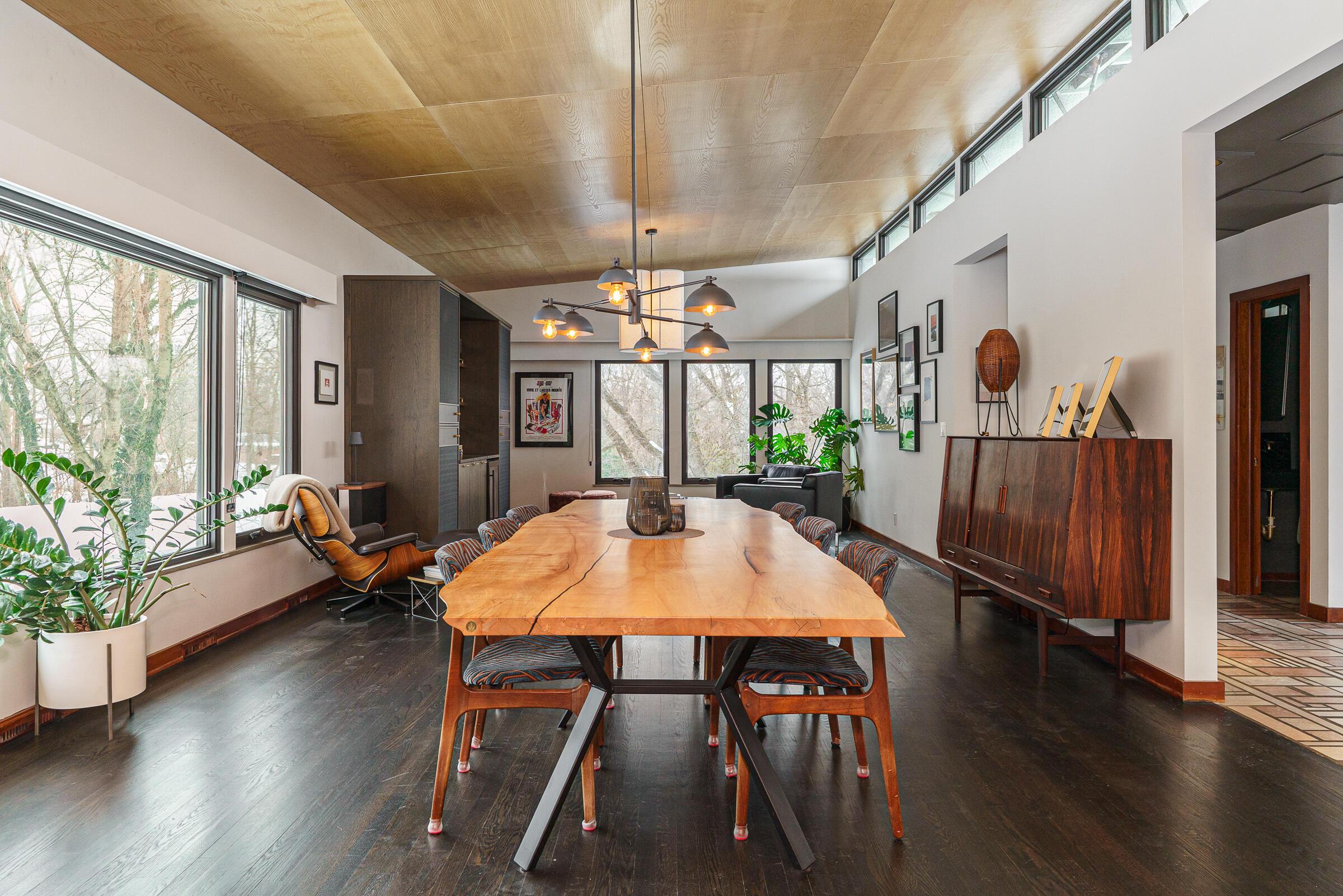 2837 Canterbury Lane