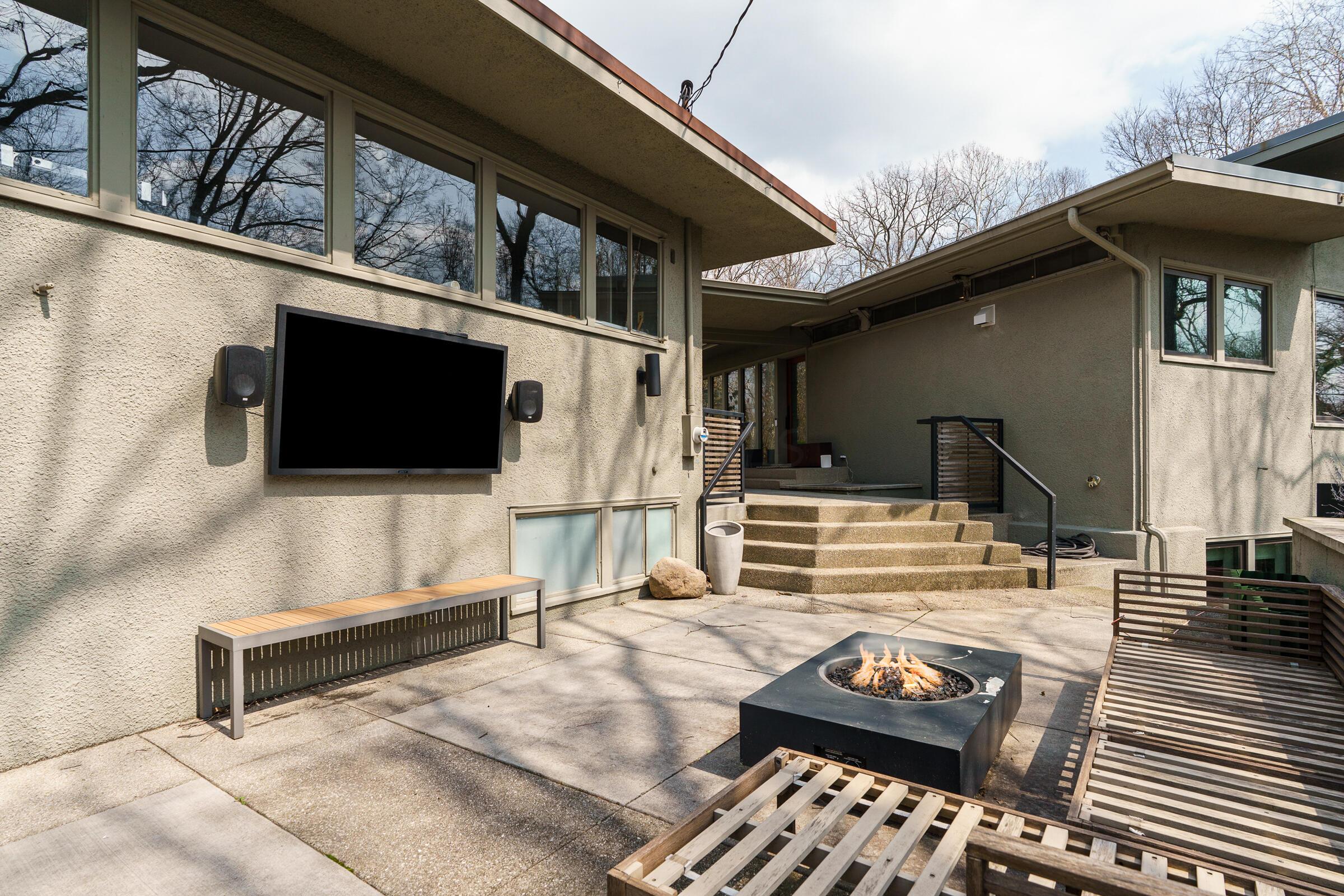 2837 Canterbury Lane