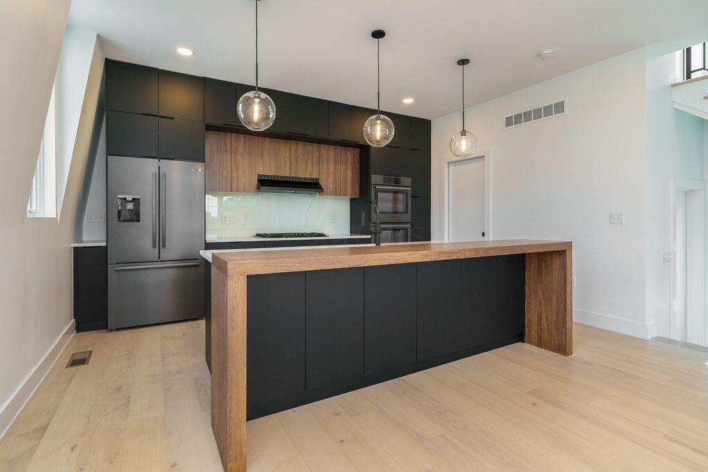 564 Lathrop Street