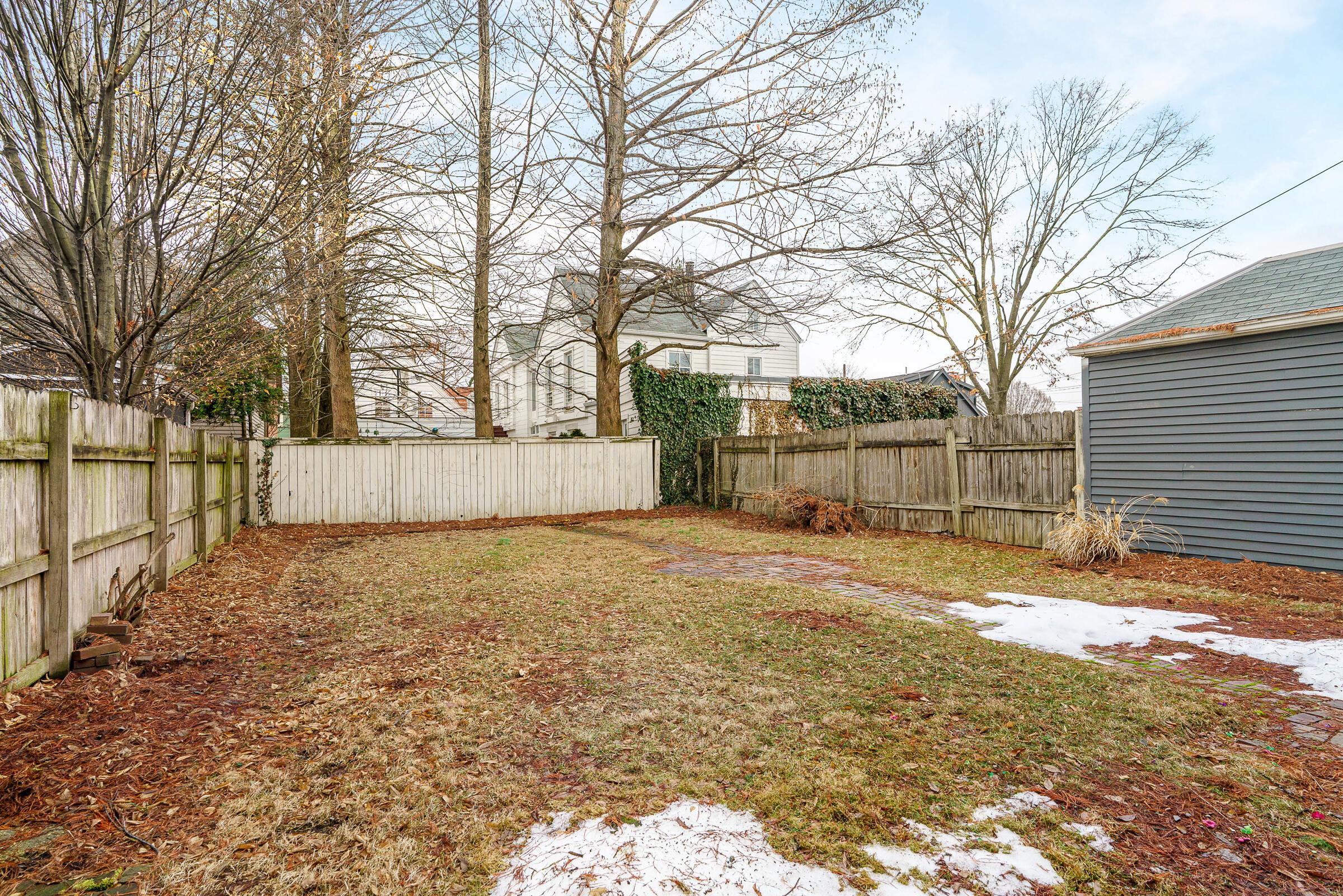 795 Mohawk Street, B